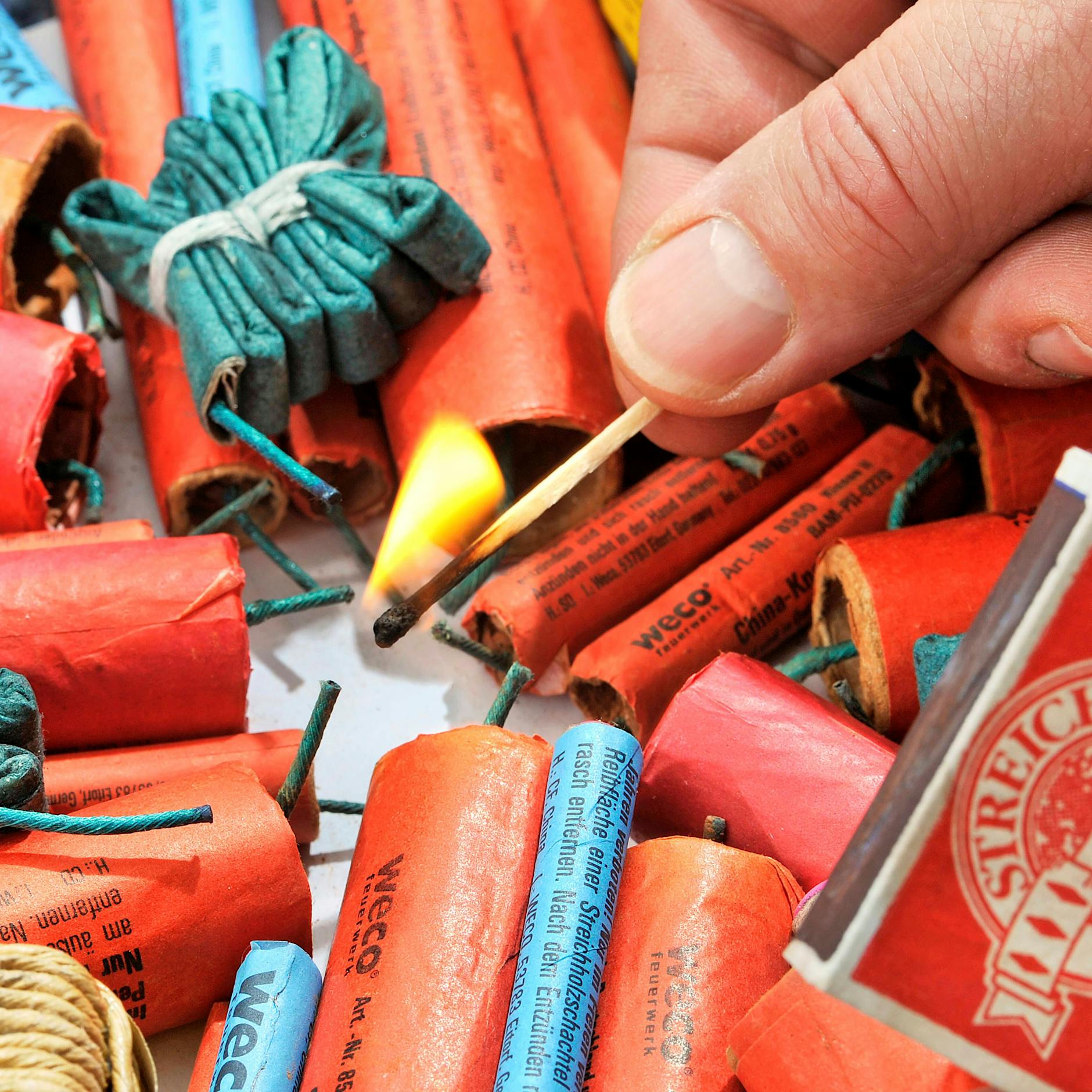 Feuerwerk einkaufen: Vier Tricks für Pyro-Profis! So kommen Sie an das beste Feuerwerk für Silvester