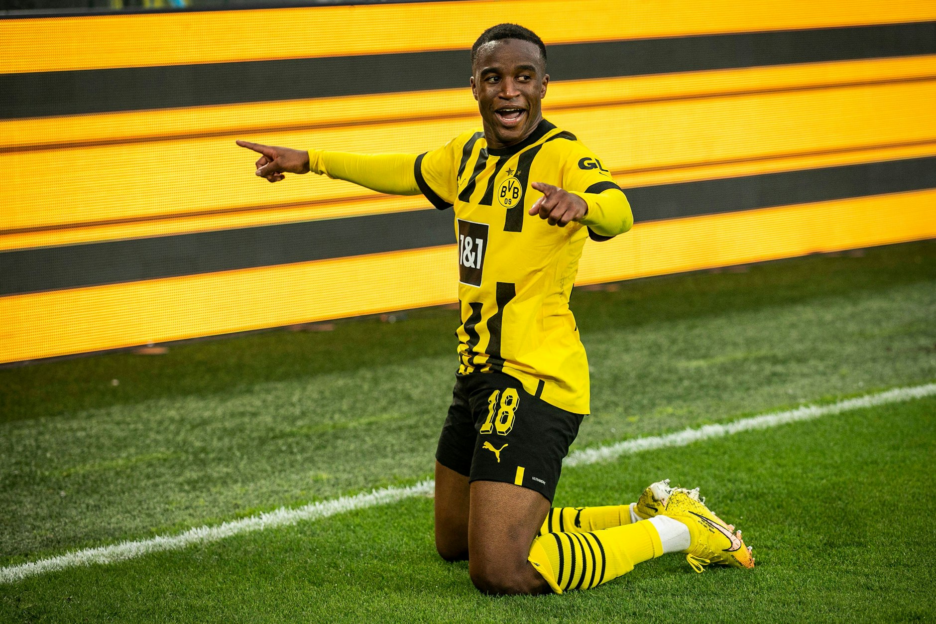 Dortmunds&nbsp; Youssoufa Moukoko fierte seinen Treffer zum 3:= gegen den VfL Bochum.