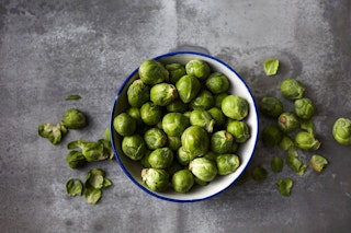 Gerösteter Rosenkohl-Salat: Dieses Rezept ist lecker, knackig und schnell gemacht