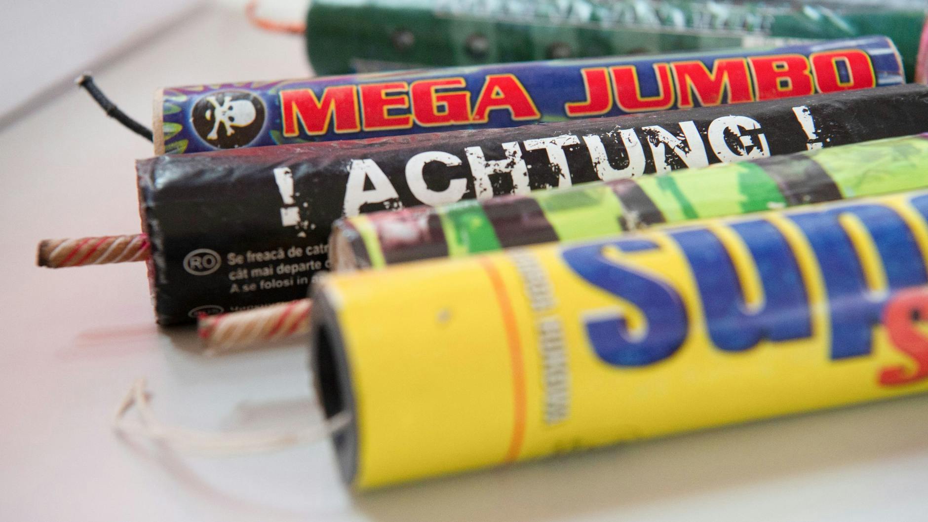 Die Behörden warnen jedes Jahr vor unberechenbaren und illegalen Böllern aus Polen.