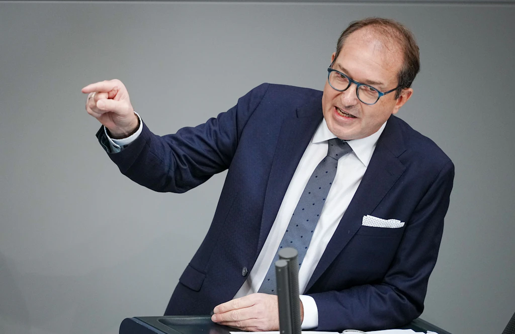Klima-Kleber: Gescheiterter Verkehrsminister will „Klima-RAF“ verhindern und kassiert Shitstorm für populistische Äußerung