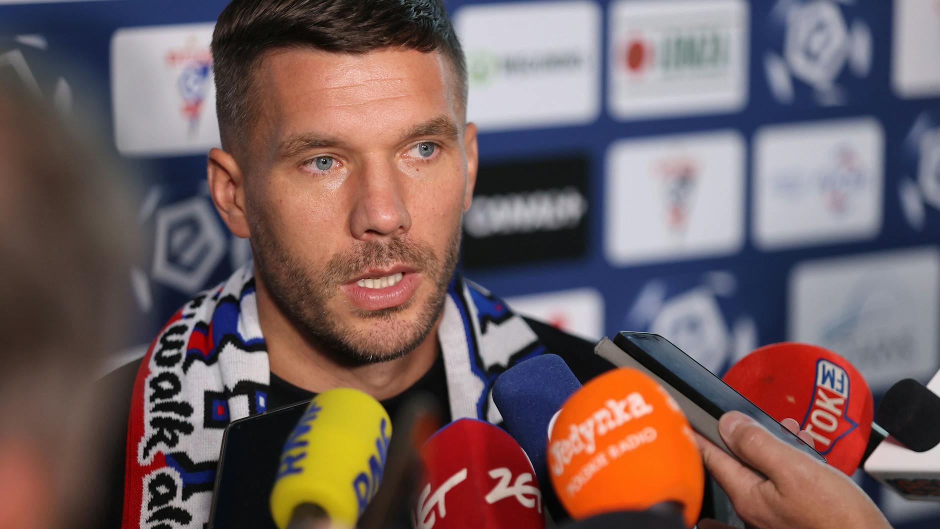 Lukas Podolski wurde mit großen Erwartungen in Zabrze empfangen.