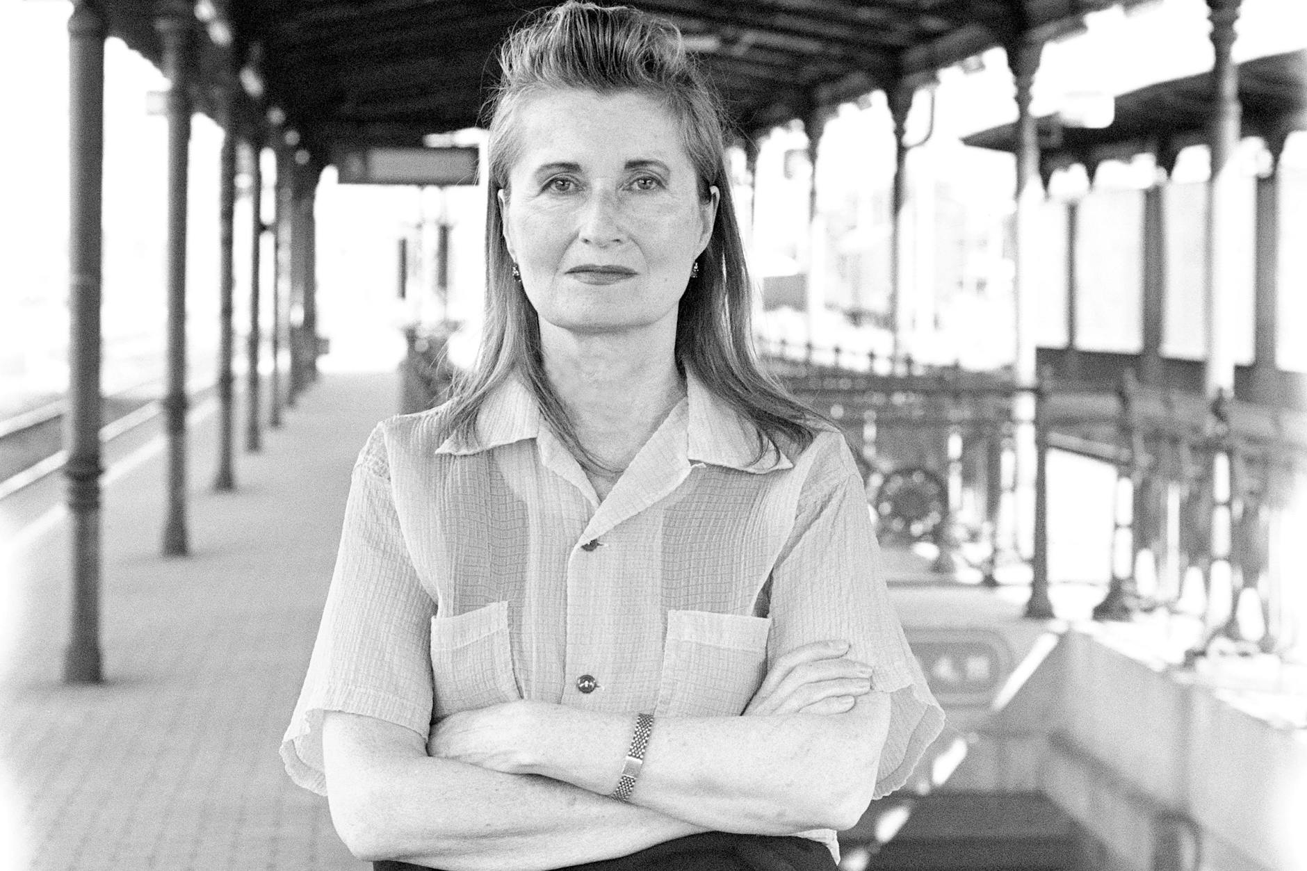 Elfride Jelinek, 1993, beherrscht außer der Dichtkunst zum Beispiel die Orgel und die Sense.