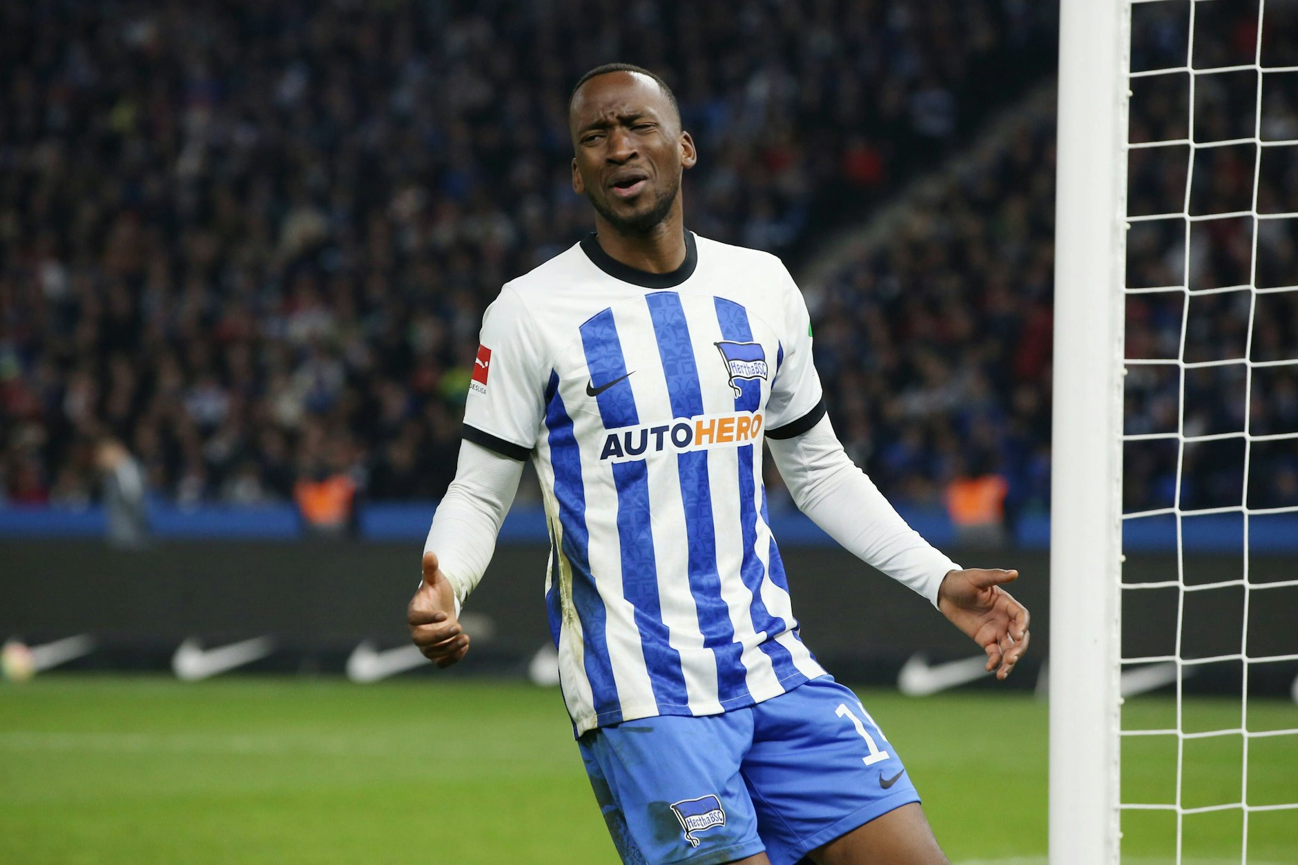 Herthas Dodi Lukebakio war nach dem 2:3 gegen Bayern enttäuscht. Sein Tor half nicht für einen Punkt gegen den Rekordmeister.