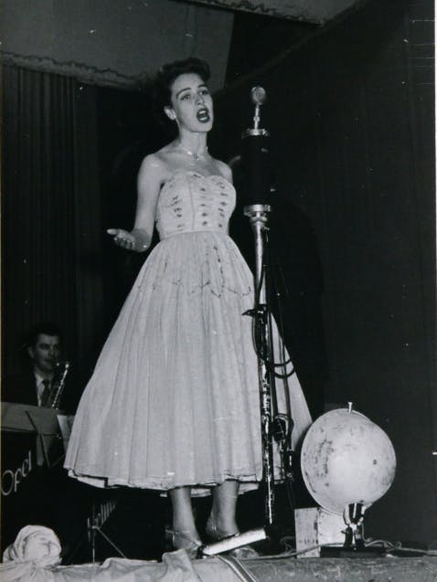 Julia Axen bei einem ihrer ersten Auftritte