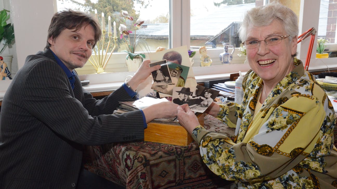 Julia Axen bei einem Gespräch mit KURIER-Reporter Norbert Koch-Klaucke (2012)