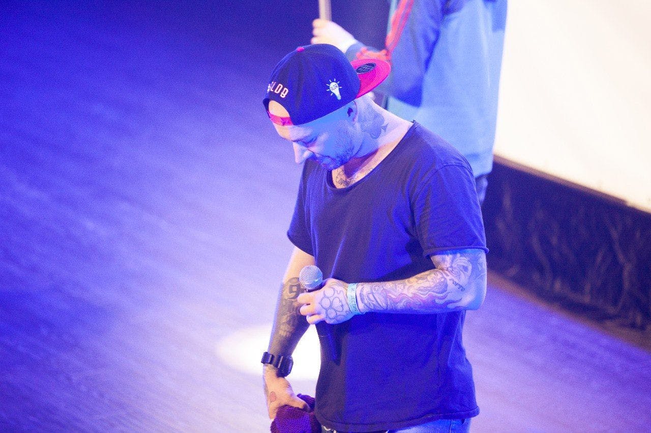 Der Hetz-Rapper Schokk, hier bei einem Auftritt, bittet Wladimir Putin um politisches Asyl in Russland. 