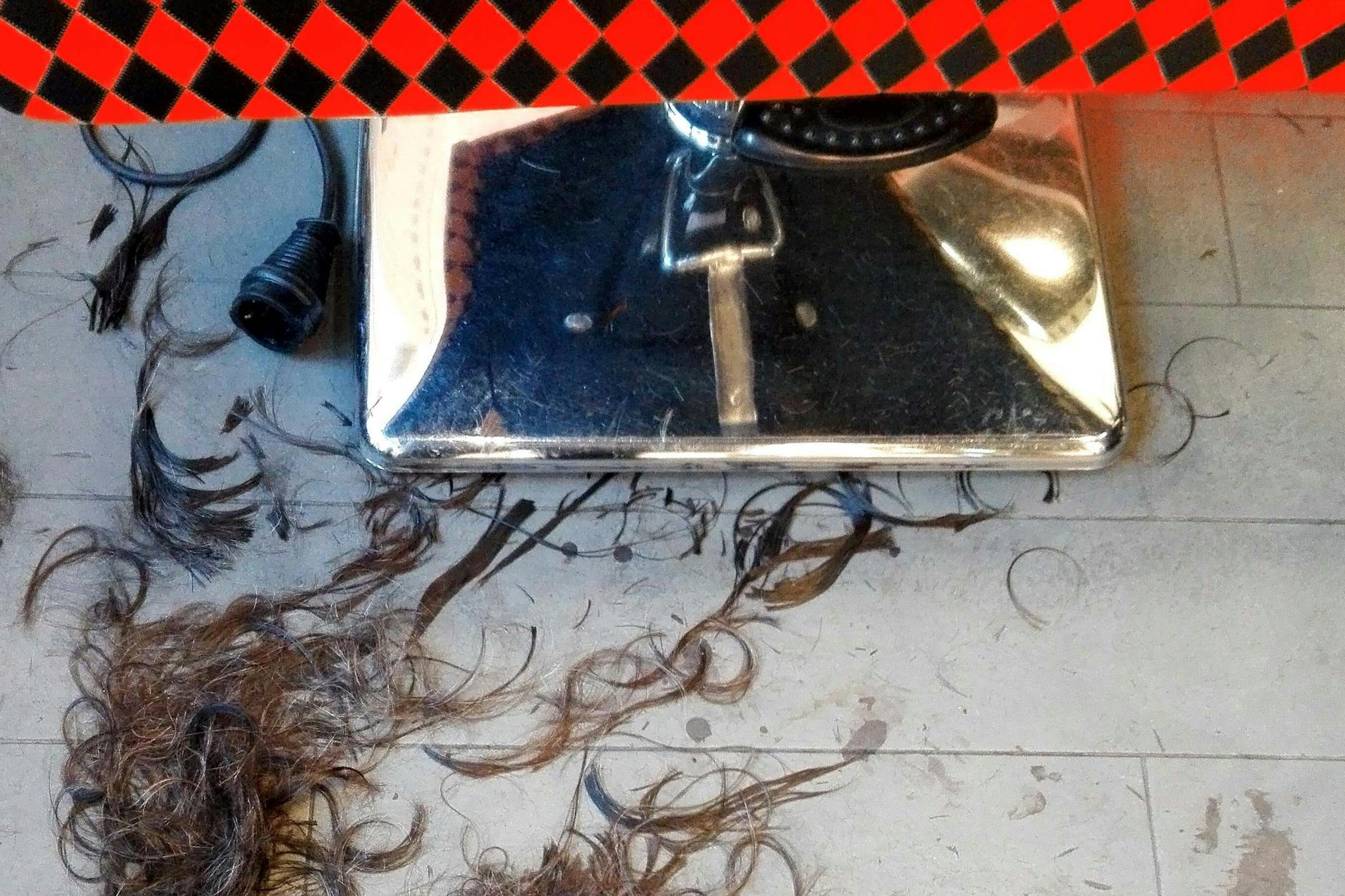 Haare wachsen und Kunden gibt es genug. 