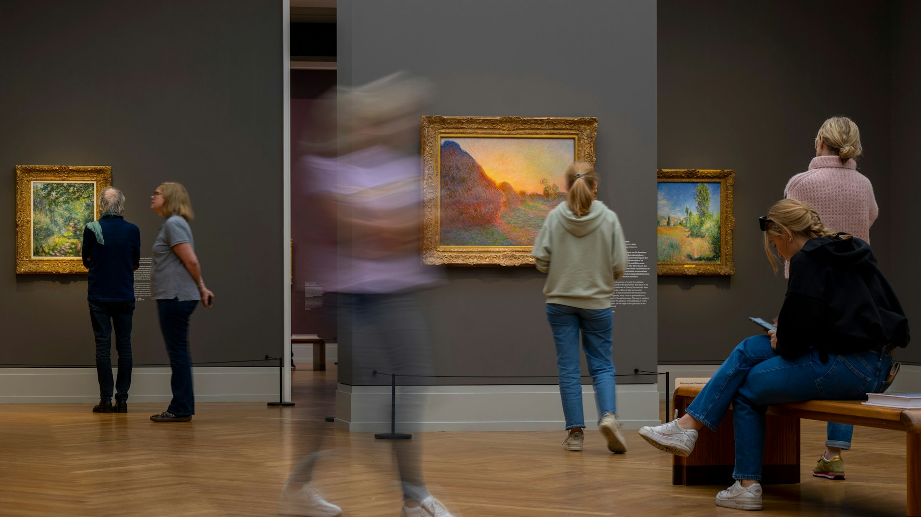 Unversehrt hängt das Bild von Claude Monet auch nach der Aktion der Letzten Generation im Barberini Museum in Potsdam. Das Gemälde ist durch Glas geschützt. 