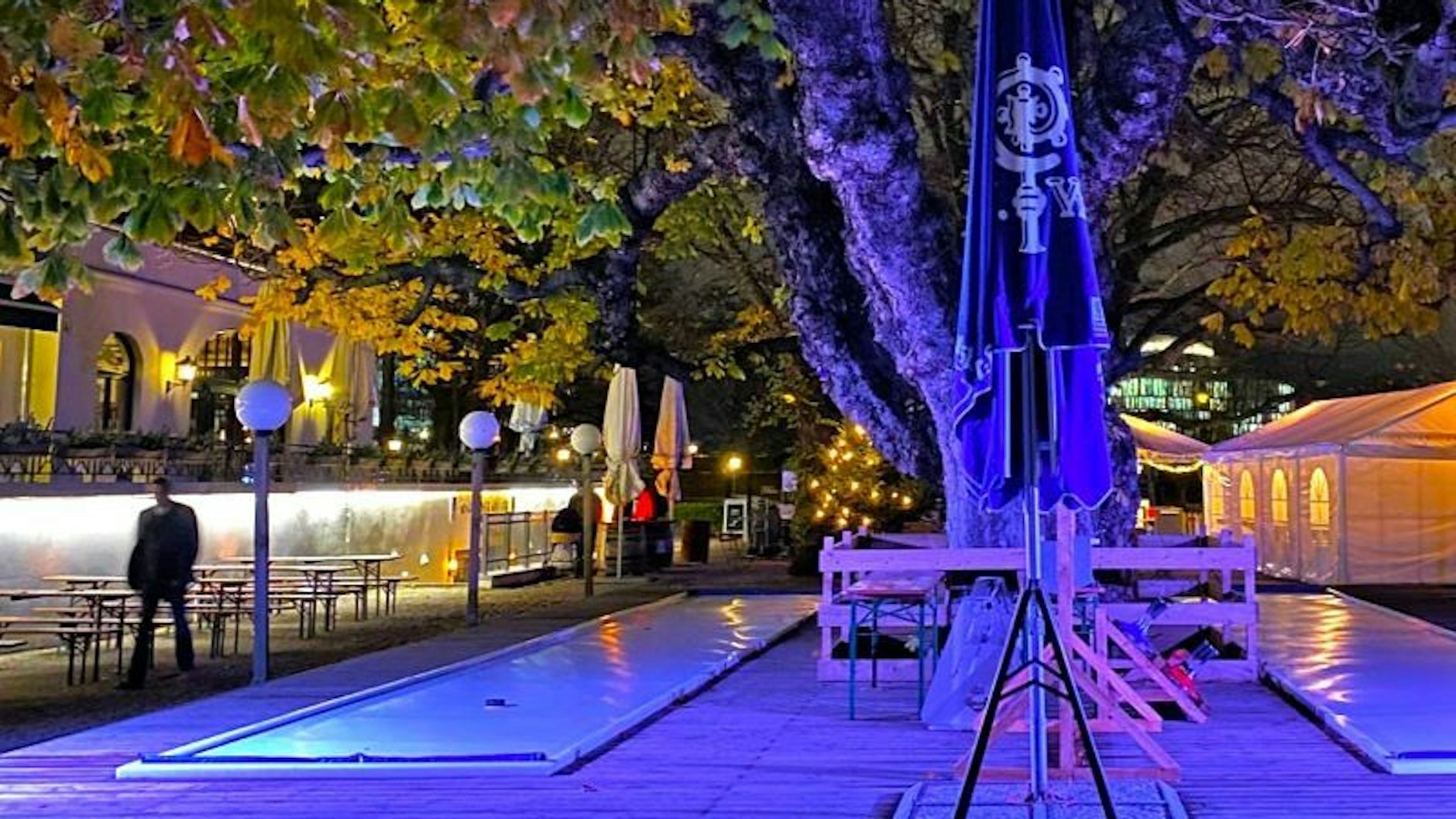 Eisstockschießen beim Hauptbahnhof im Biergarten vom Zollpackhof.