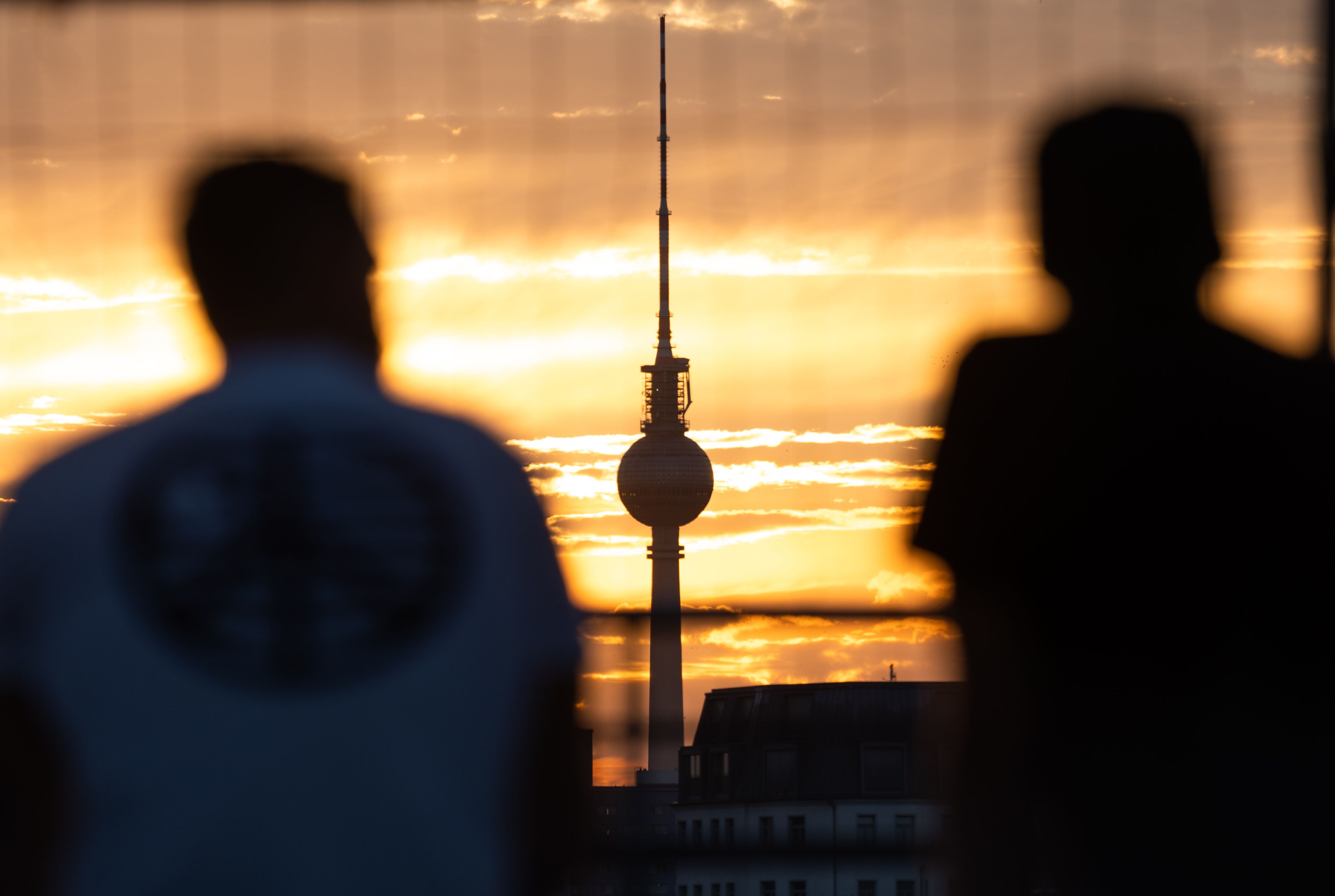 Image - Sommer-Wetter kommt zurück: Ex-Hurrikan bringt Wärmeberg nach Deutschland +++ Dauer-Hoch bis Anfang Dezember