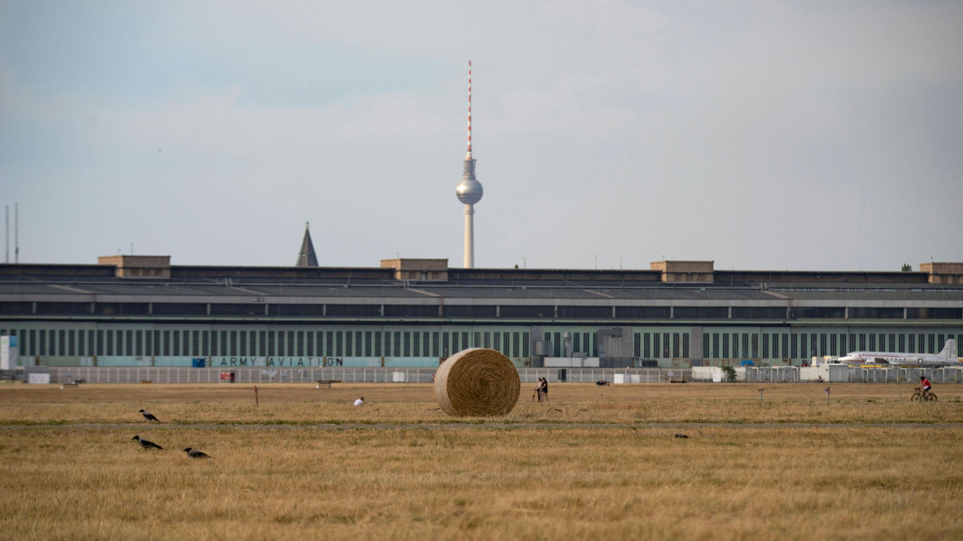 Wird auf dem Tempelhofer Feld jetzt eine Zeltstadt für Flüchtlinge aufgebaut?