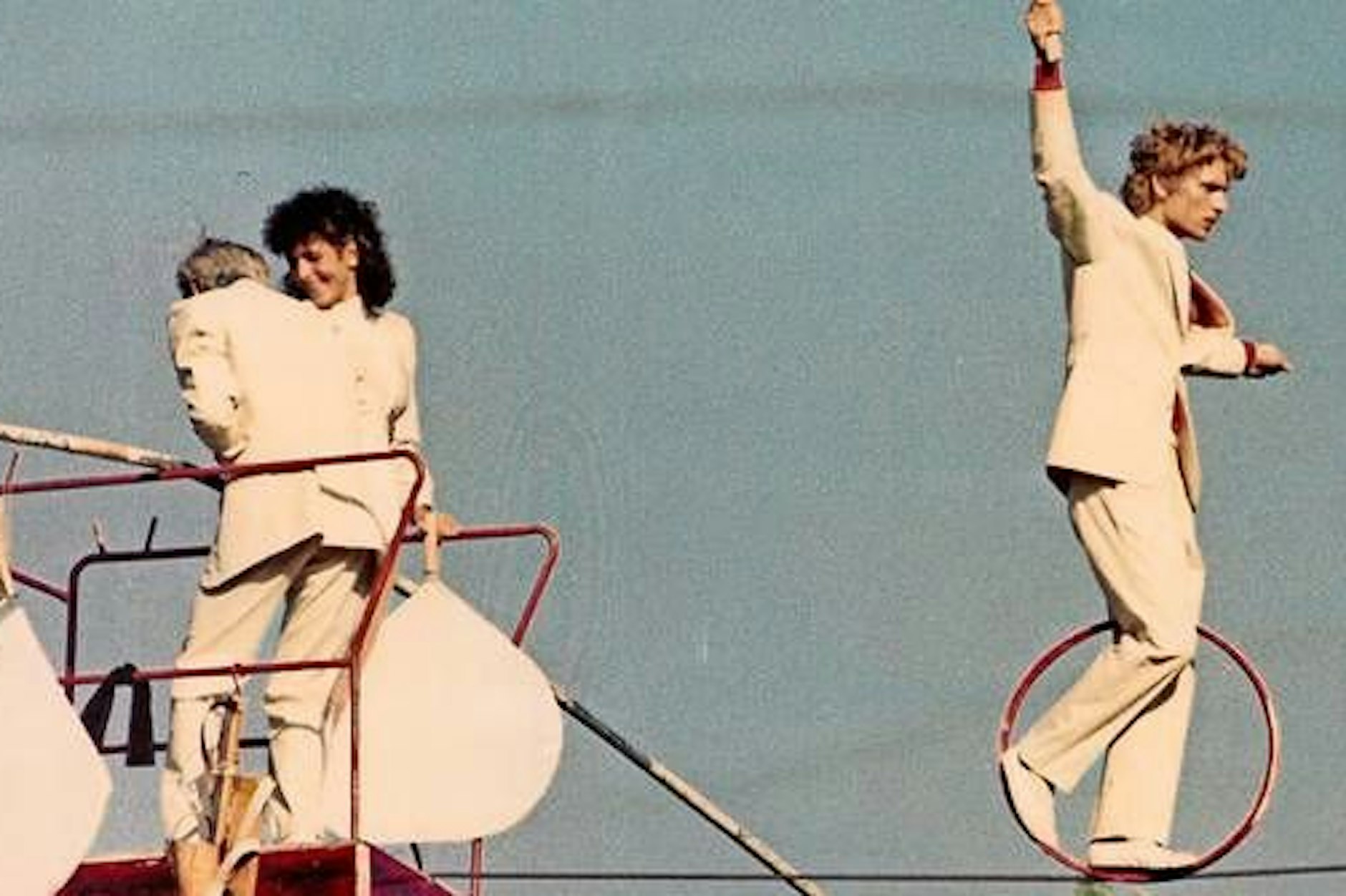 Der junge Matthias Traber (rechts) bei einem Hochseilakt in den 80er Jahren.