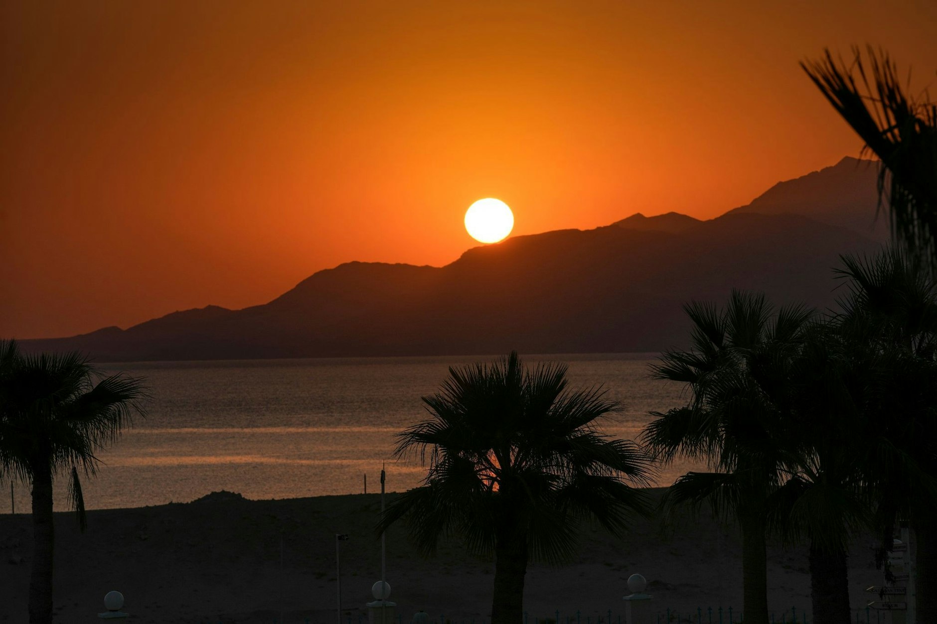 Die Sonne geht am Morgen über Scharm el Scheich in Ägypten auf, wo derzeit der UN-Klimagipfel COP27 stattfindet.