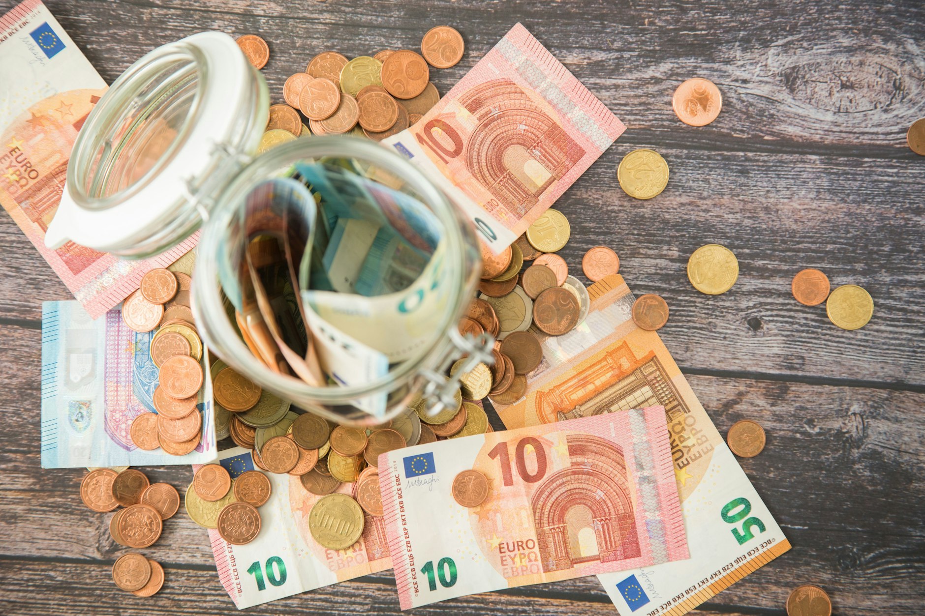 Zwar kein Geldregen, aber immerhin ein wenig Ertrag: Die Zinsen aufs Tages- und Festgeld werden wieder attraktiver.