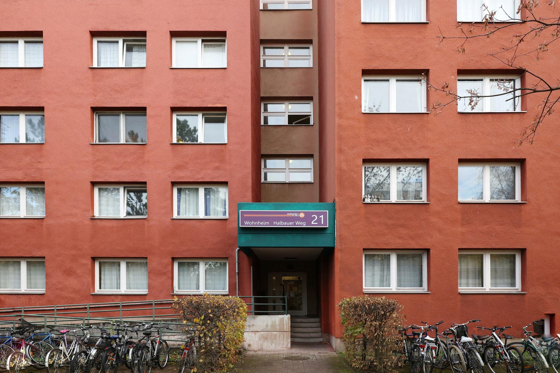 Wohnheim am Halbauer Weg in Lankwitz. Hier sollen die Mieten auf rund 420 Euro steigen. Erste Wohnplätze werden bereits zu dem Preis vermietet.