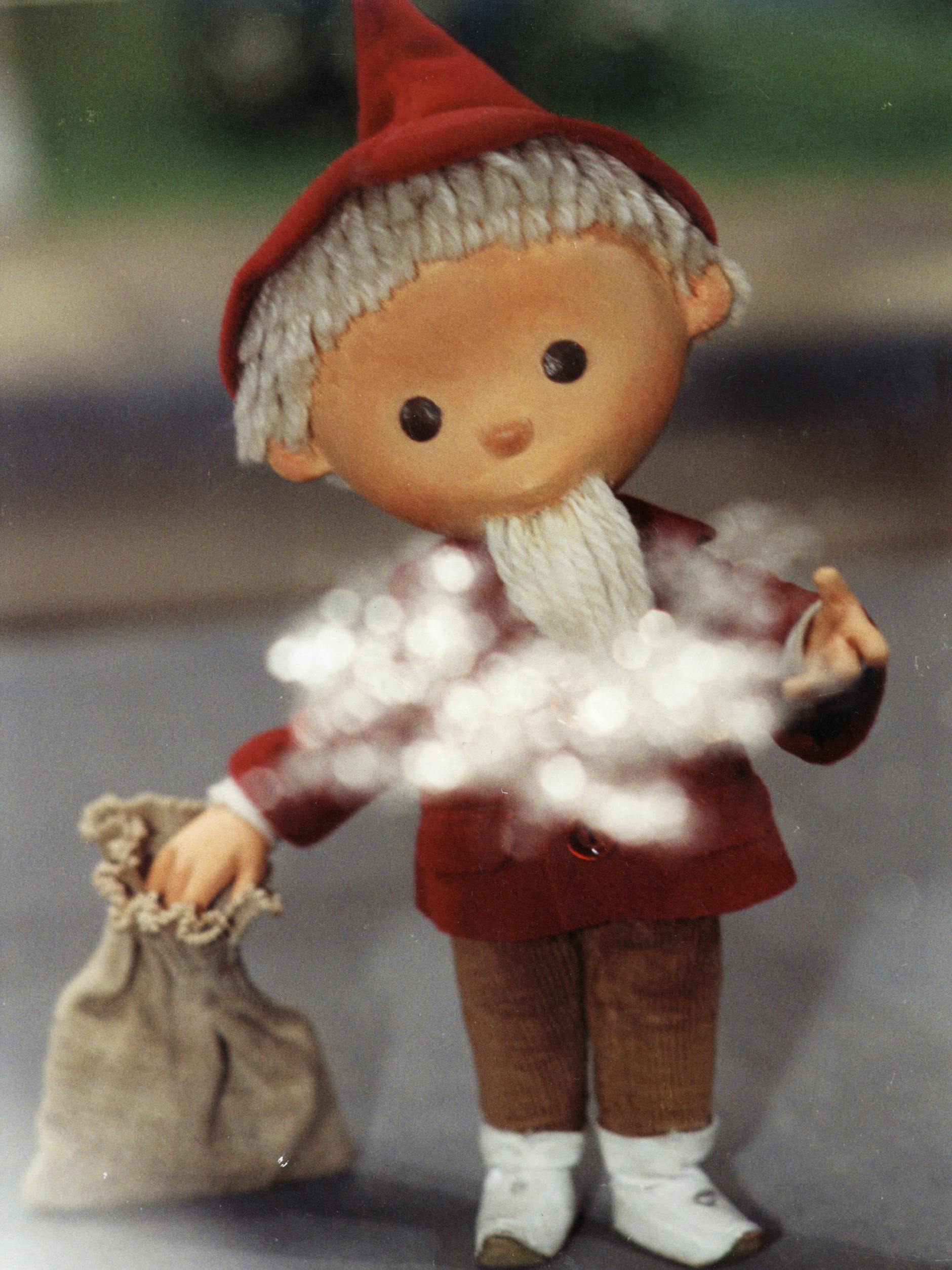 Trickfilmfigur des Kinderfernsehens der DDR. Seit dem 22. November 1959 hatte die kleine Figur zirka 40 000 Auftritte. 50 Sandmann-Puppen gab es. Sie fuhren, flogen oder segelten mit über 240 Fahrzeugen. 