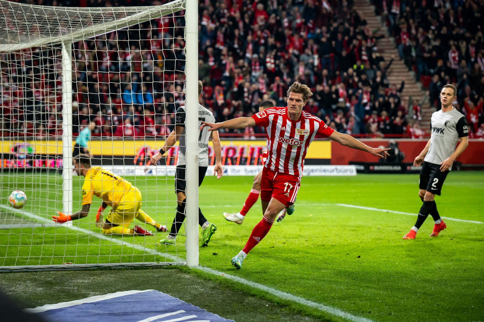 Der Ball liegt im Netz und Kevin Behrens dreht jubelnd ab - da war die Welt des 1. FC Union noch voll in Ordnung.