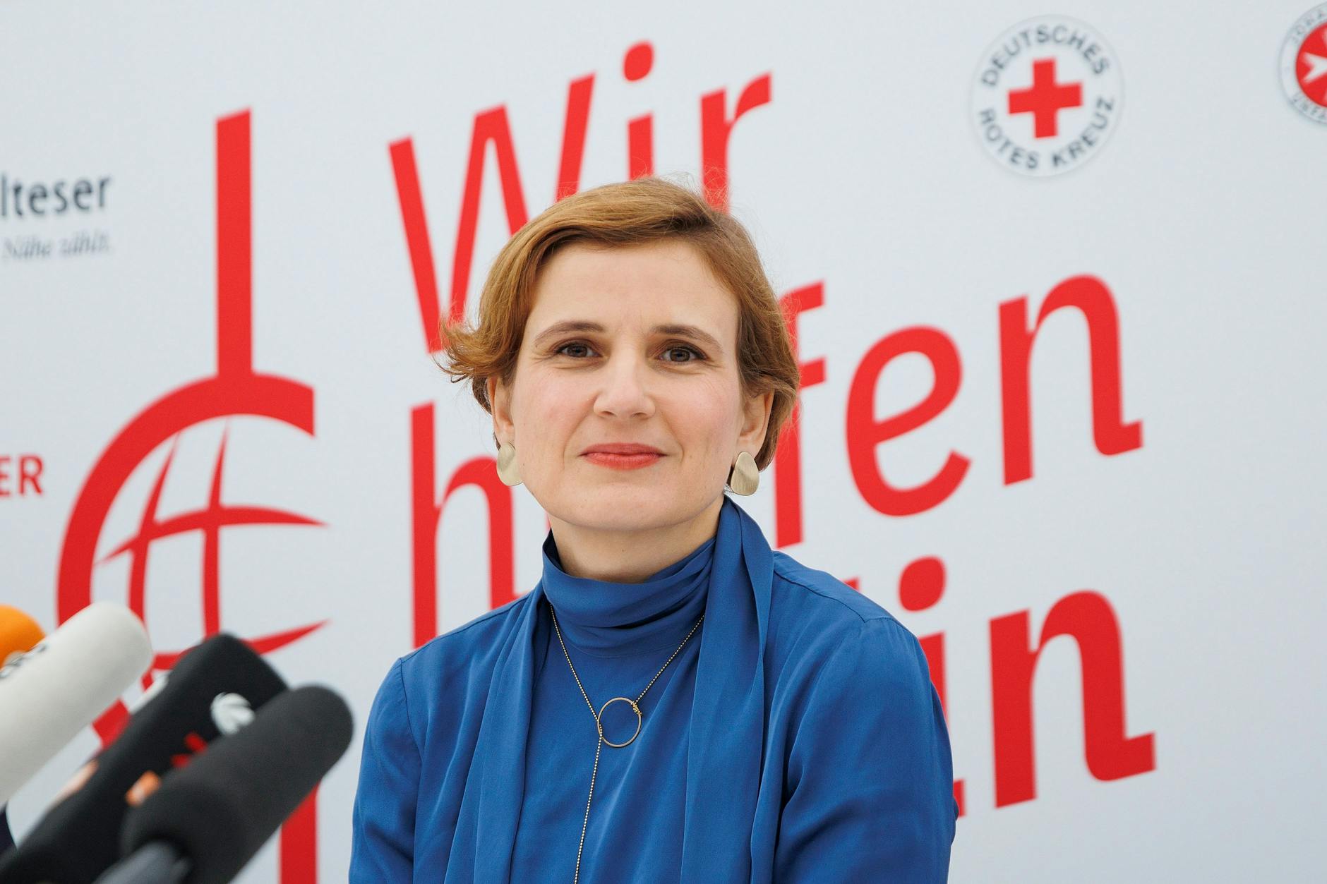 Katja Kipping (Die Linke), Sozialsenatorin Katja Kipping bei einer Pressekonferenz im Ukraine-Ankunftszentrum Tegel, Terminal C, im ehemaligen Flughafen Tegel. 