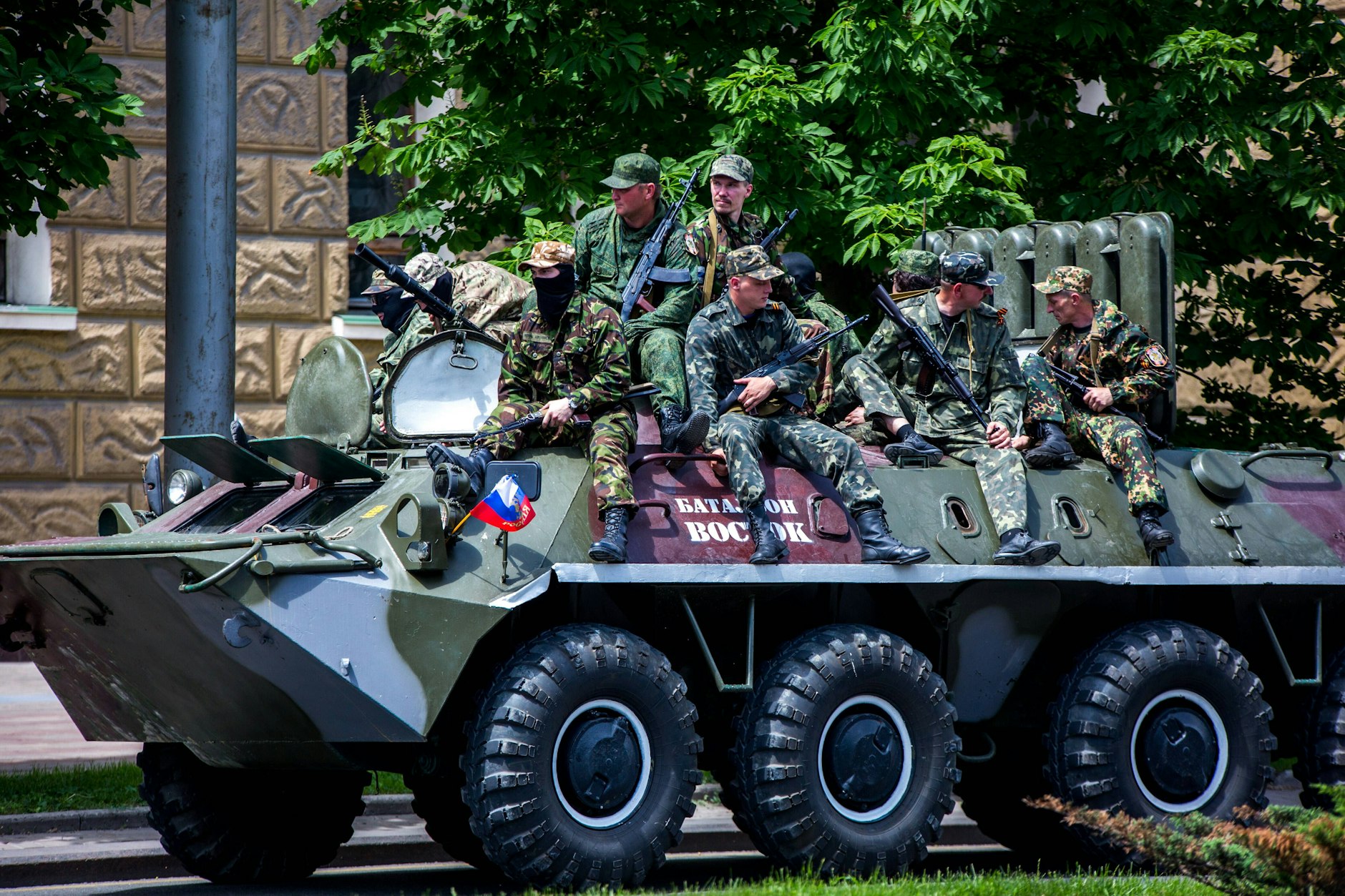Russische Kämpfer im ukrainischen Donbas 2015: Der LKA-Beamte soll in einem Verein aktiv gewesen sein, der Kontakte zu einem russischen Kosaken-Verein hat. Mitglieder der Kosaken-Truppe sollen auf russischer Seite im ukrainischen Donbas gekämpft haben.