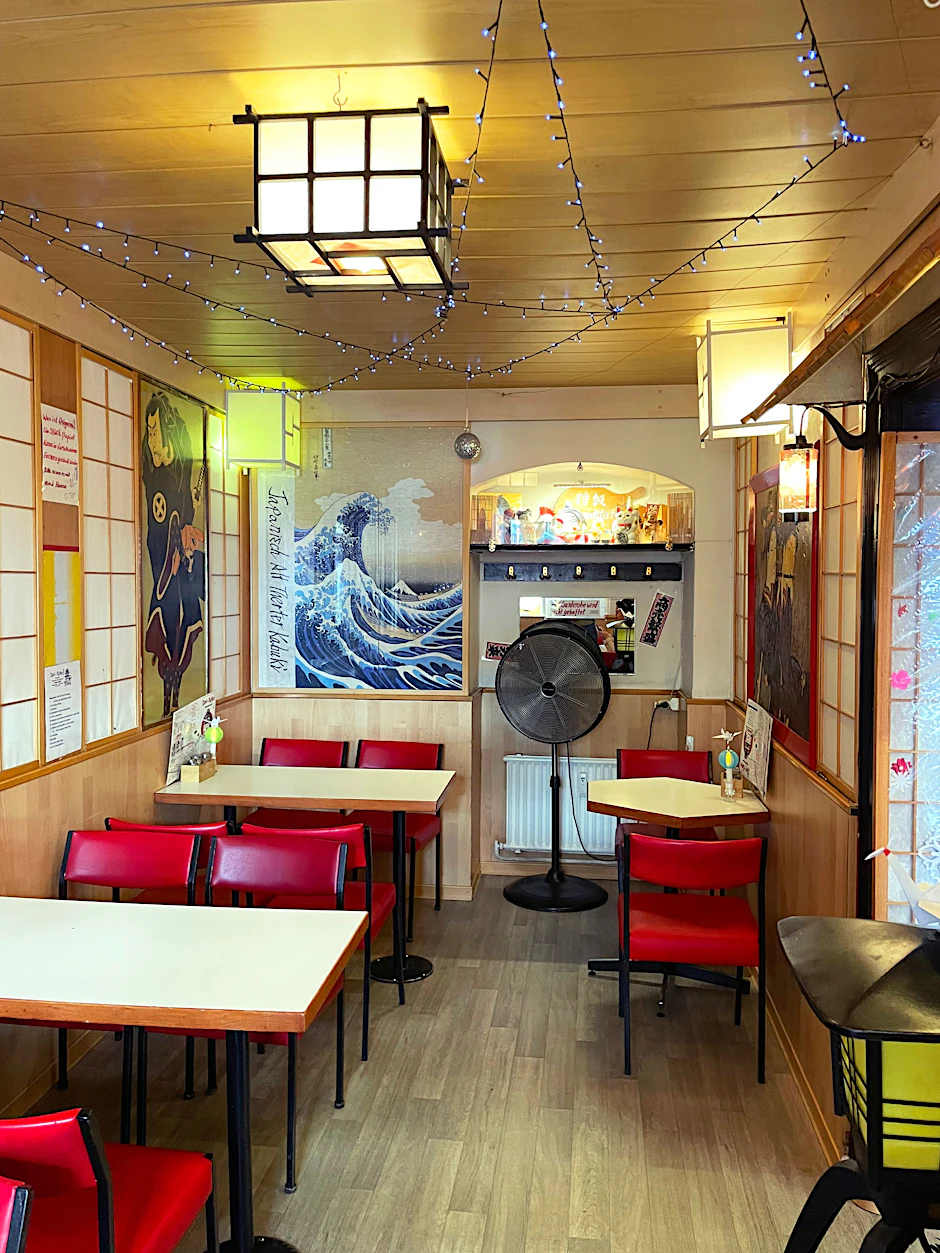 Die spartanische Inneneinrichtung des Tori-Katsu: eine Mischung aus japanischem Ryokan, Jugendherberge und Stasibüro.