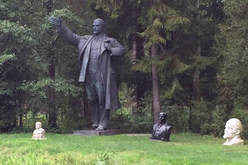 Aussortierte Sowjet-Denkmäler in einem litauischen Park