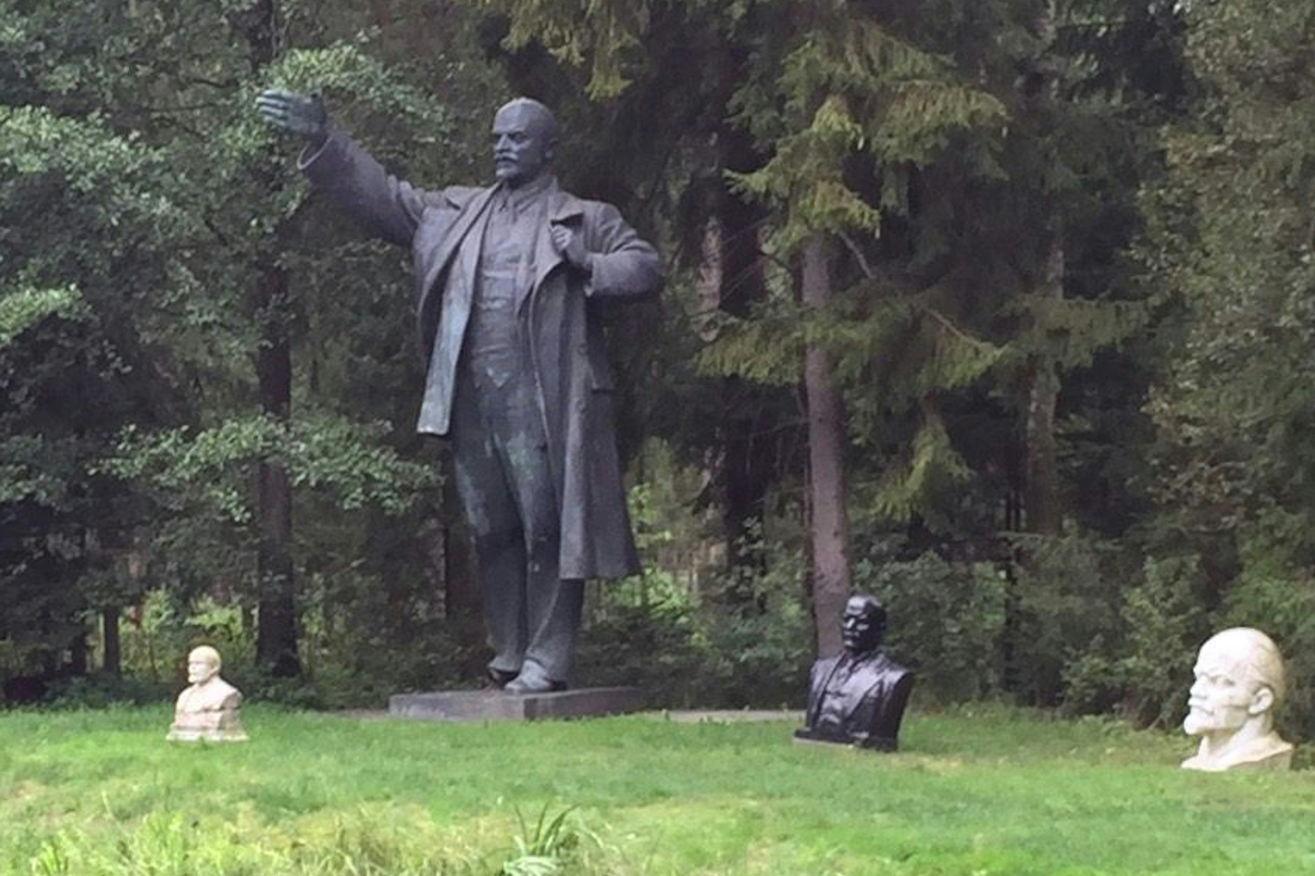 Aussortierte Sowjet-Denkmäler in einem litauischen Park