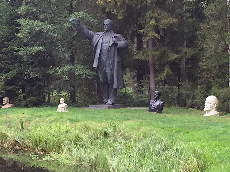 Aussortierte Sowjet-Denkmäler in einem litauischen Park