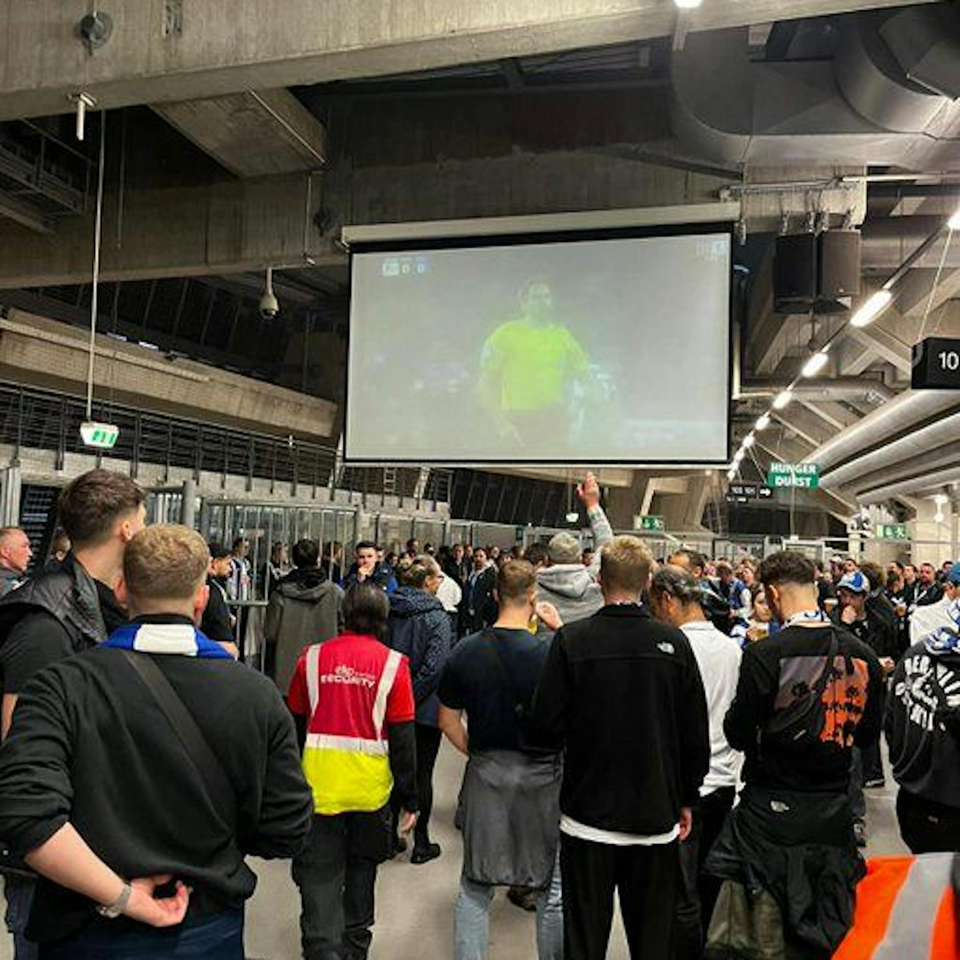 Gästeblock-Chaos in Bremen: Jetzt entschuldigt sich Werder bei Herthas Fans, doch bekommen die Geschädigten ihr Geld zurück?