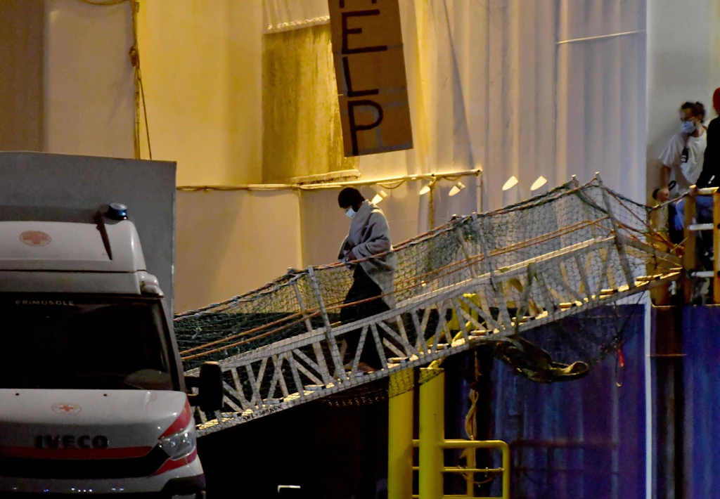 Seenotretter atmen auf: Alle geretteten Flüchtlinge gehen in Catania von Bord – Ocean Viking findet in Frankreich sicheren Hafen