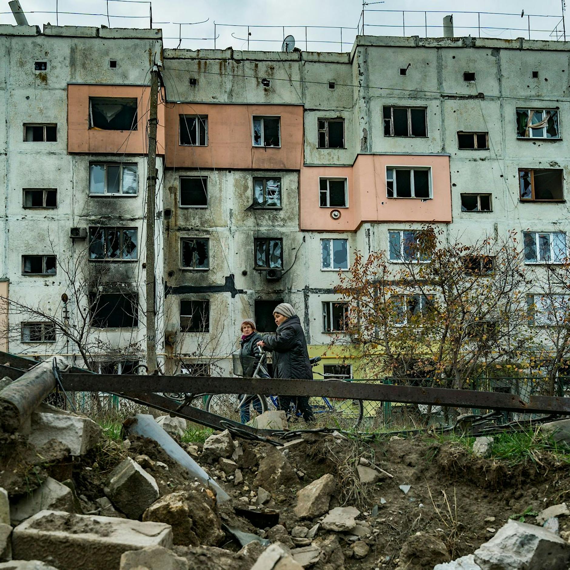 Russen verwüsten und zerstören Cherson bei Abzug offenbar