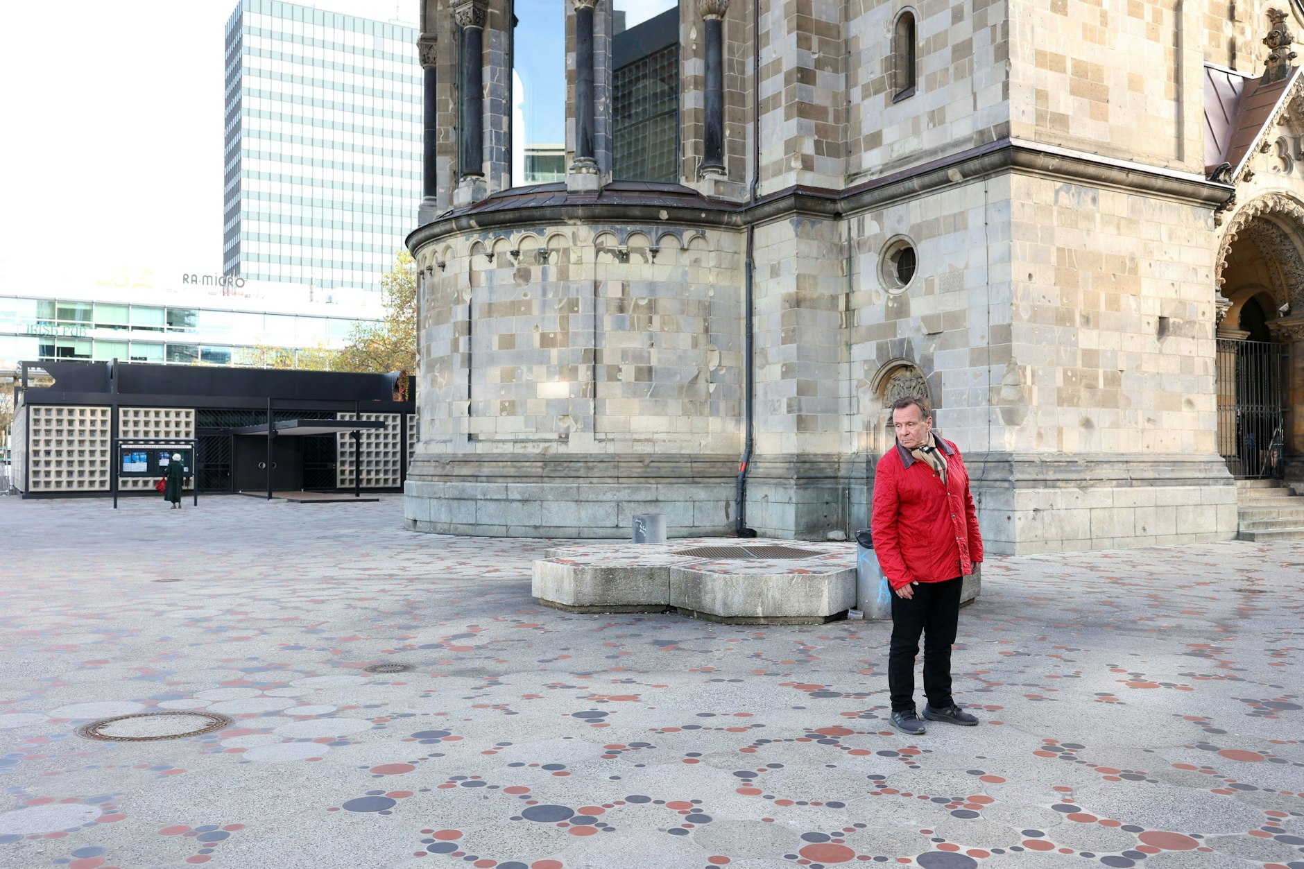 Axel Kaiser steht da, wo seine „Berliner Weihnachtsterasse“ früher platziert war.
