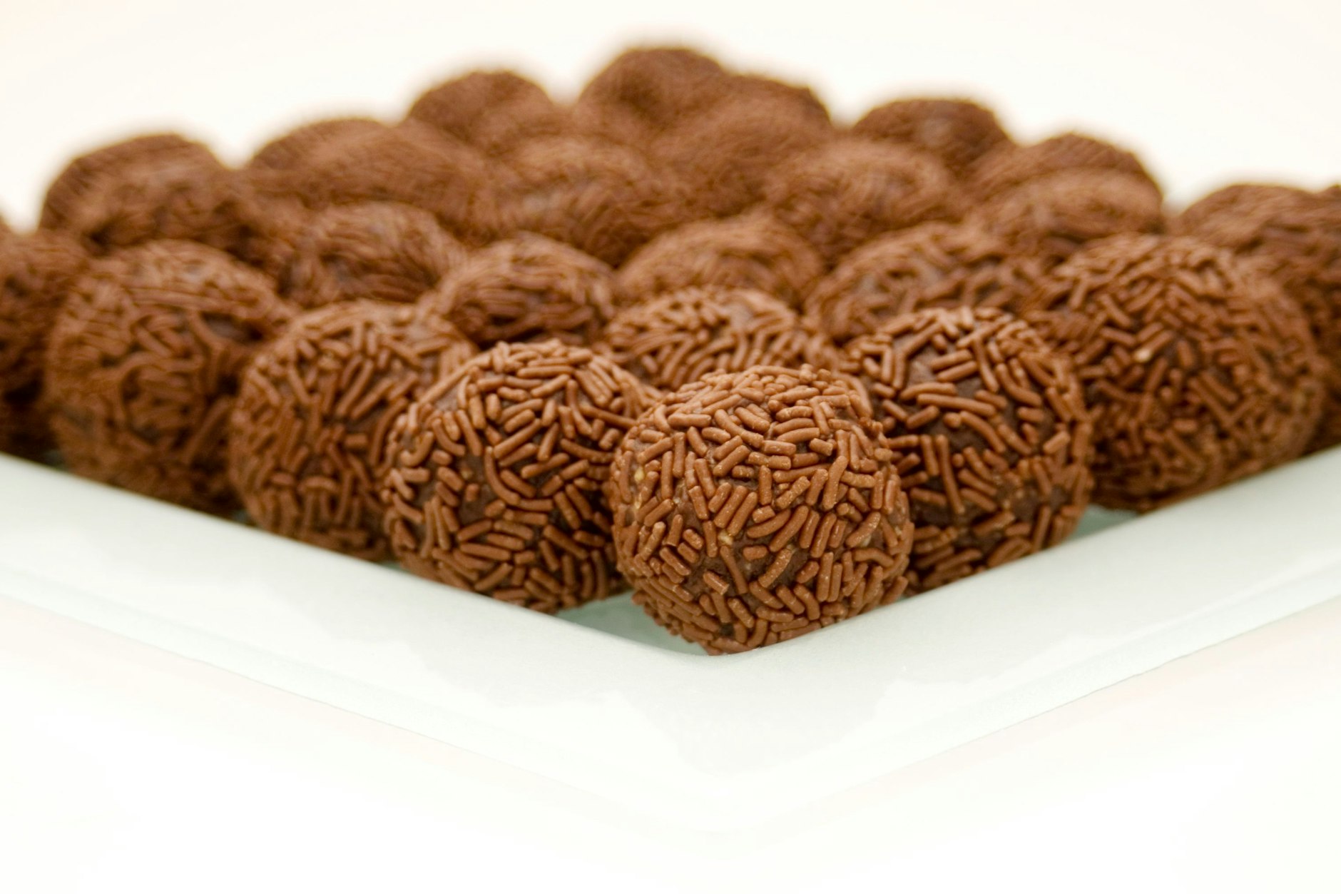 Rumkugeln sind mit diesem Rezept schnell gemacht und einfach lecker.