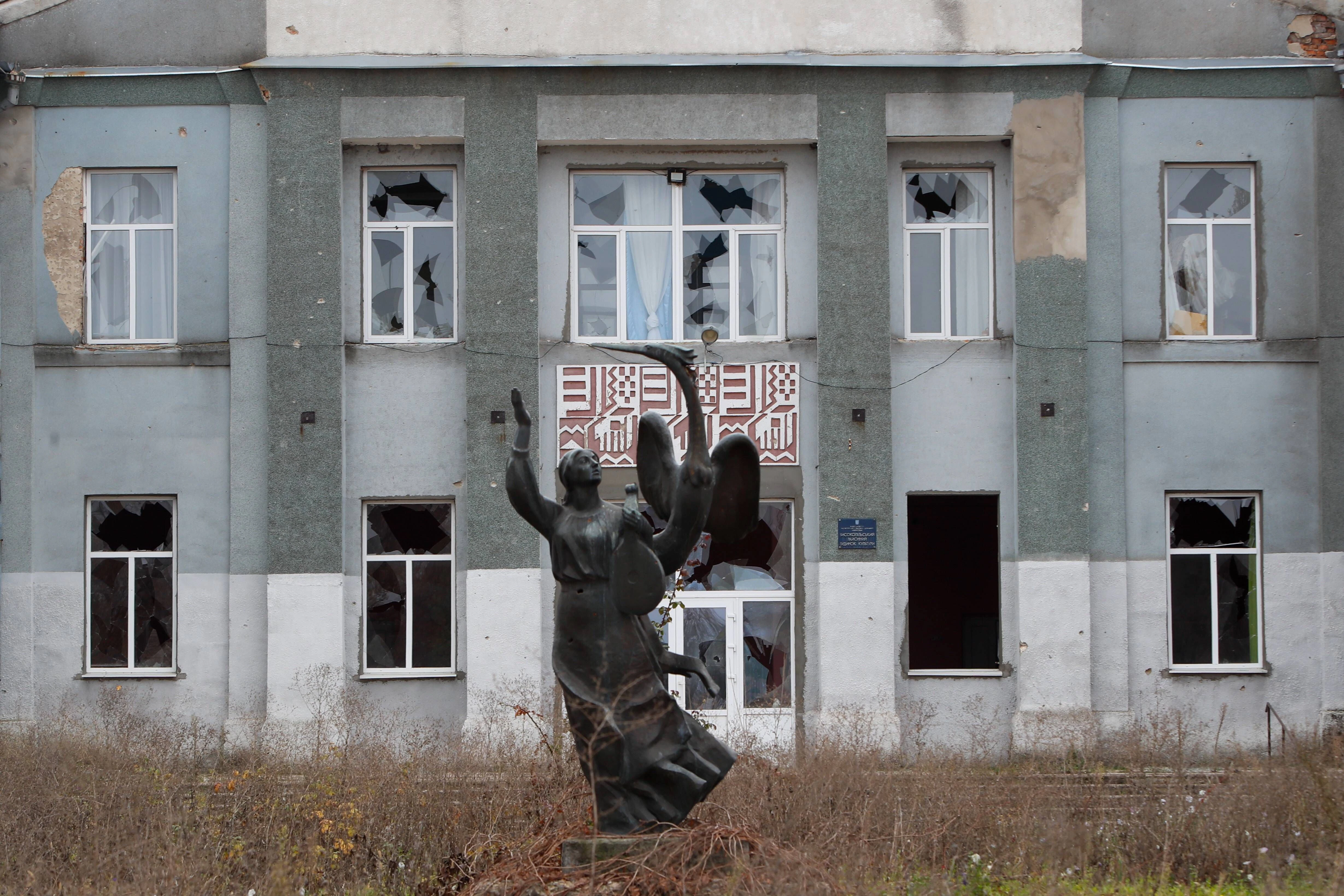 Ein zerstörtes Haus in Cherson. Die russischen Truppen haben nach eigenen Angaben mit dem Rückzug aus Cherson begonnen.