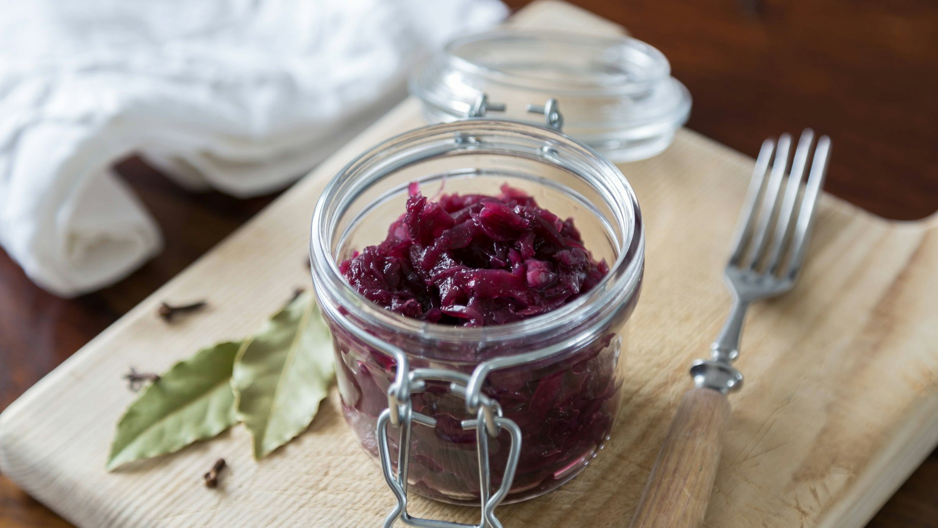 Am einfachsten geht es mit küchenfertigem Rotkohl. 