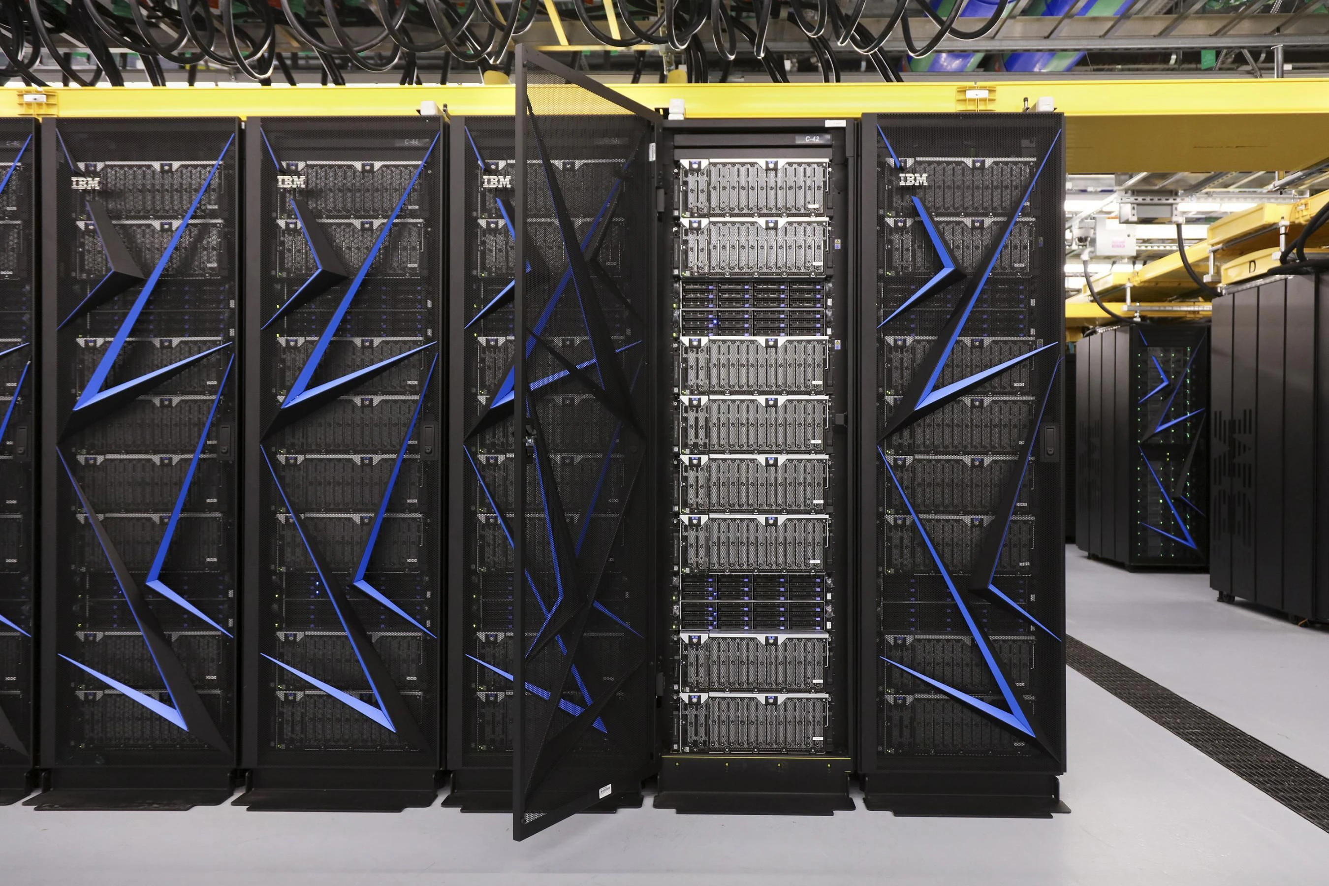 Supercomputer „Summit“ von IBM steht im Oak Ridge National Laboratory.