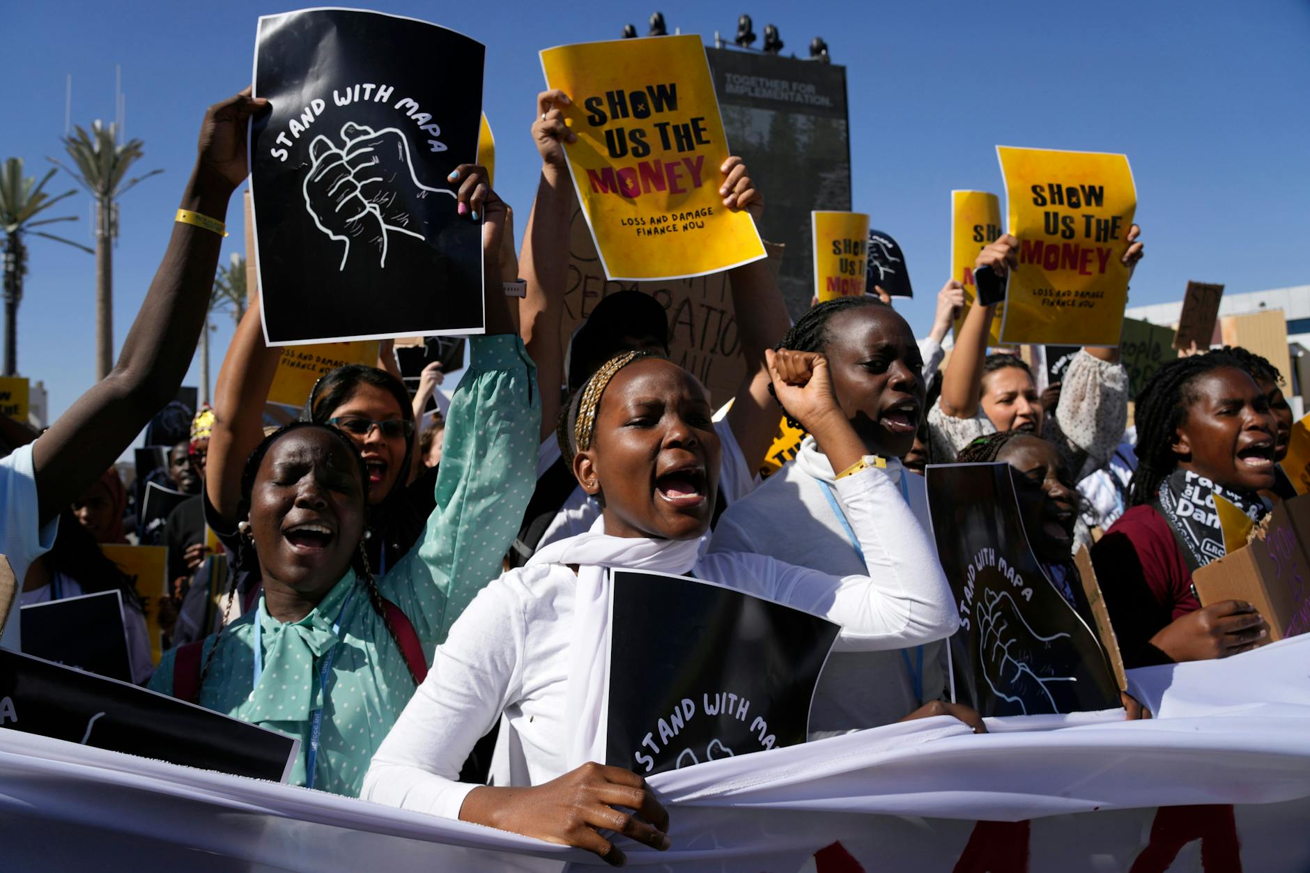 Klimaaktivisten nehmen an der Demonstration „Fridays for Future“ während der UN-Klimakonferenz COP27 teil.