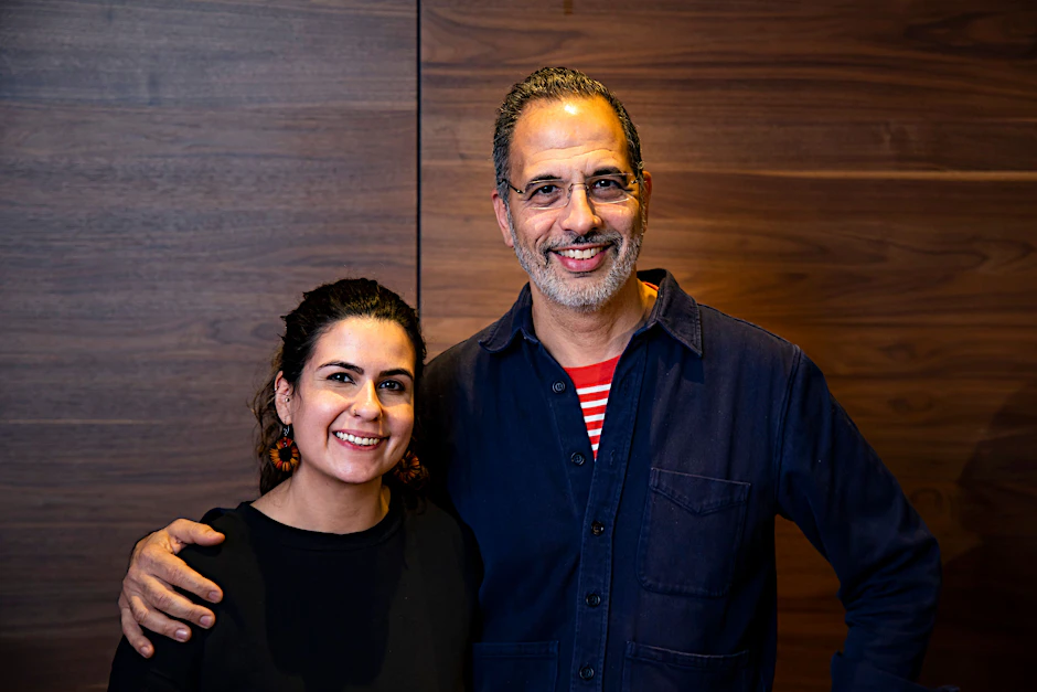 Zu Besuch in Berlin: Starkoch Yotam Ottolenghi und seine Co-Autorin Noor Murad.  
              
              