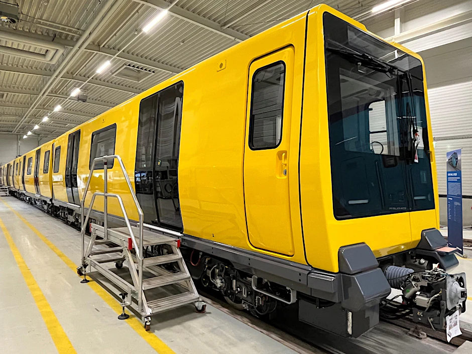 Der erste Zug der neuen U-Bahn-Generation: Im Stadler-Werk Pankow stehen die Wageneinheiten 6001/6501 zur Inbetriebnahme.