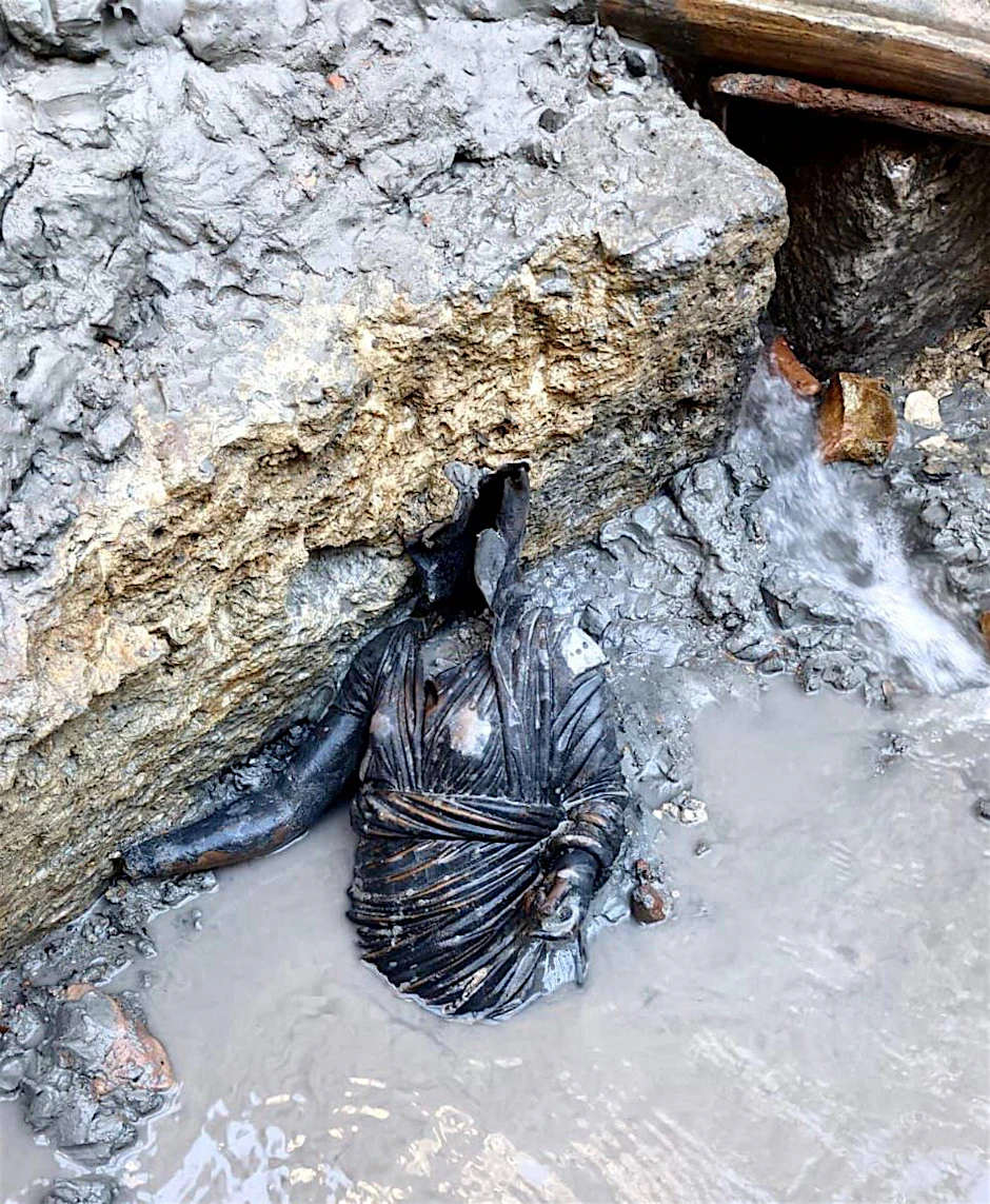 Eine der 24 Bronzestatuen, die in San Casciano dei Bagni in der Toskana gefunden wurden.