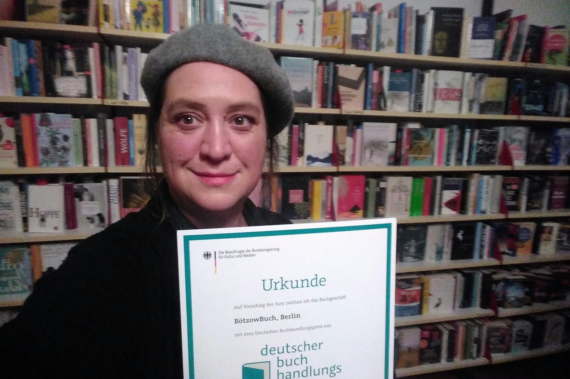 Romy Weber in ihrer Buchhandlung.