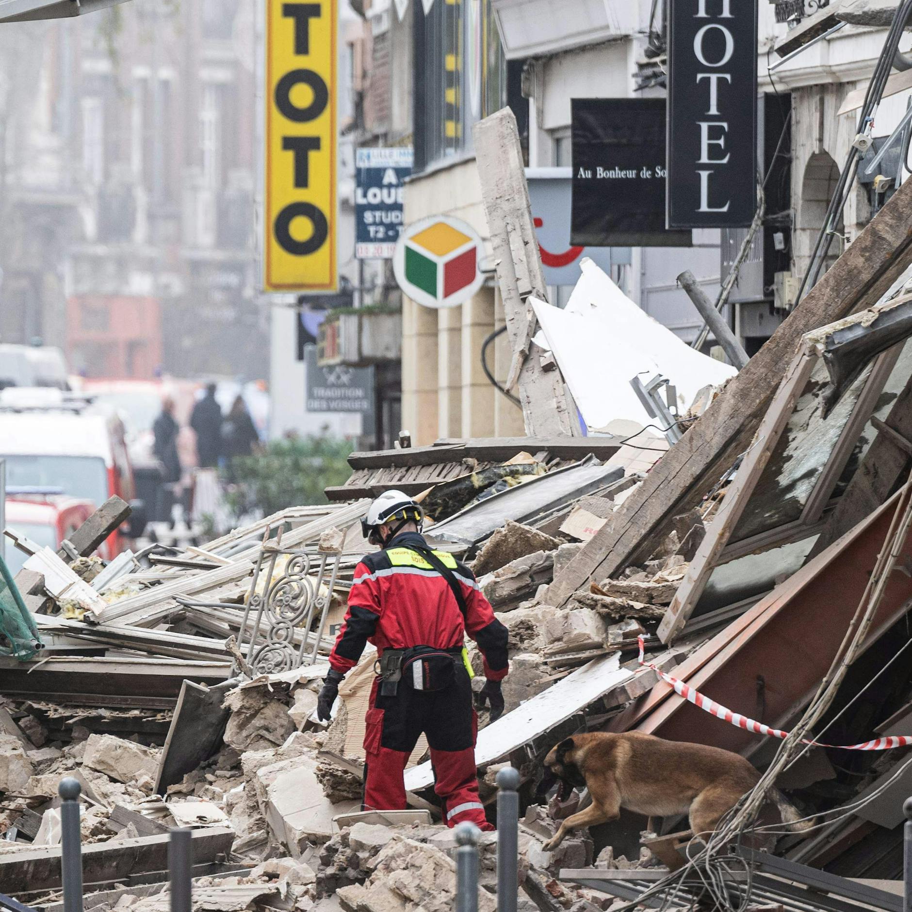 Image - Zwei Gebäude im Zentrum von Lille eingestürzt – Suche nach Vermissten
