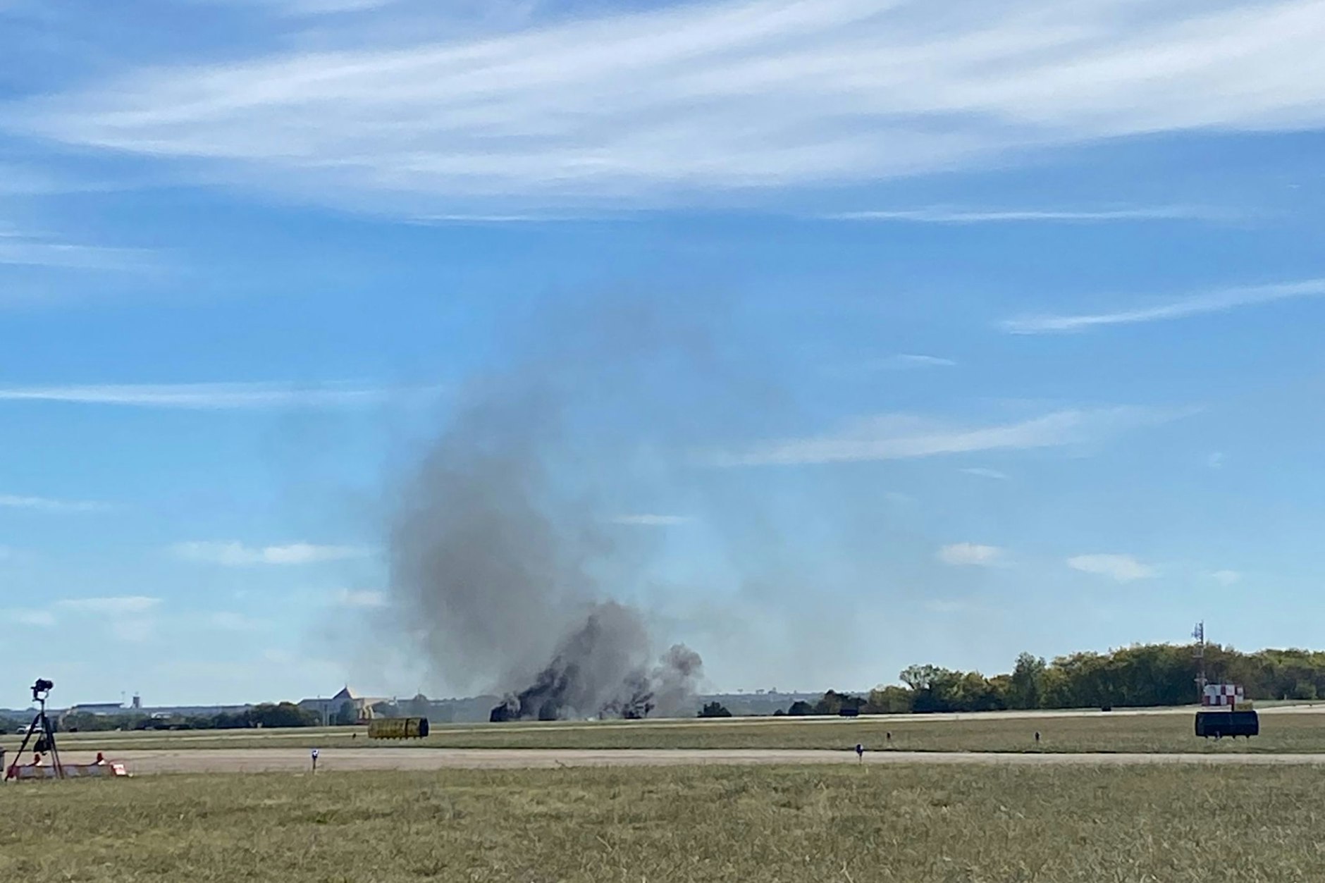 Update! Zwei Flugzeuge kollidieren und stürzen ab