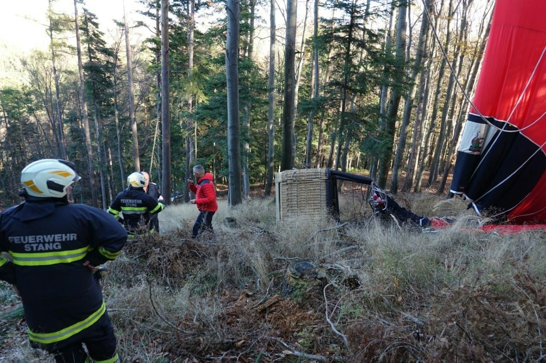 9 Menschen wurden bei  dem Absturz verletzt. 