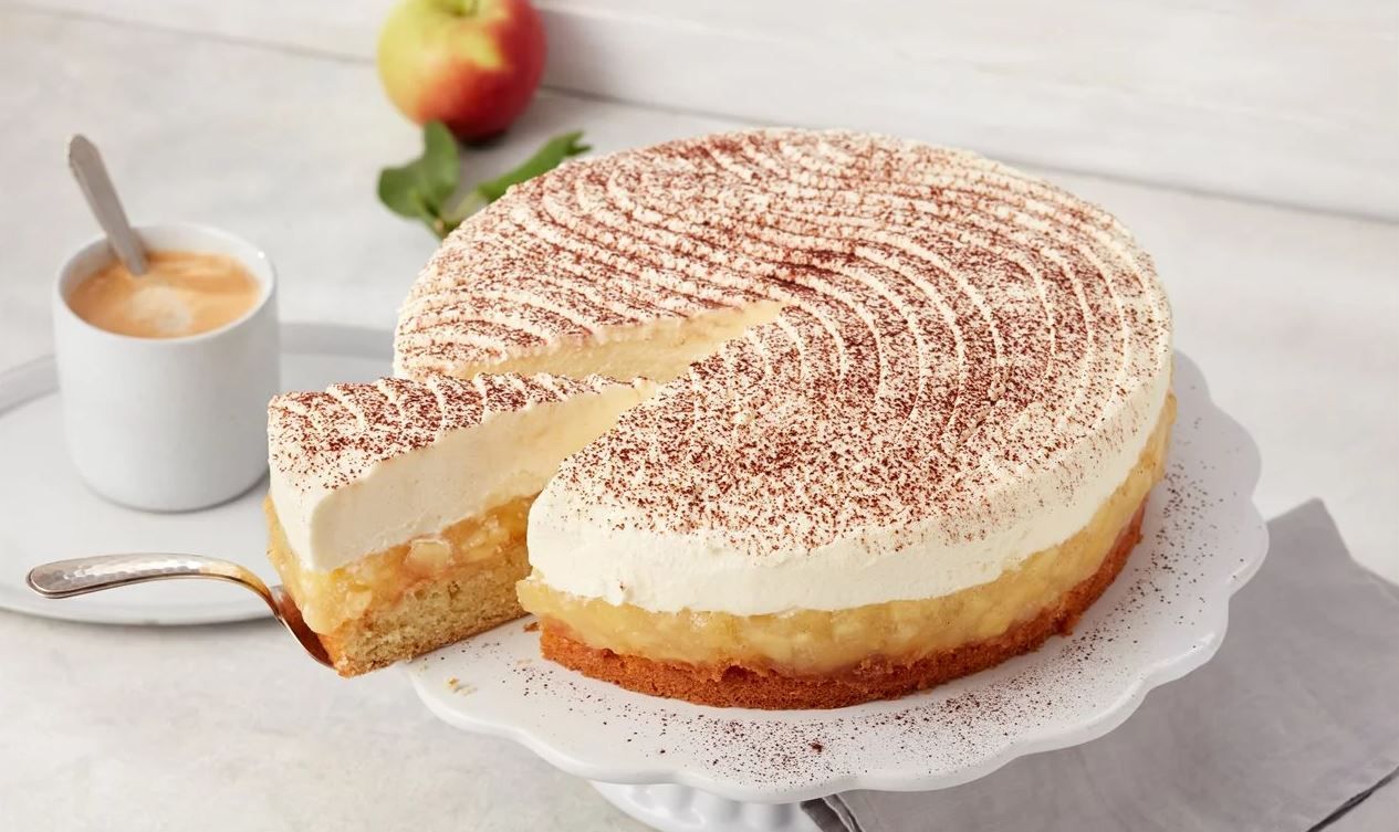 Die beste Apfeltorte der Welt! Mit Zimt, Pudding und Sahne – das ist unglaublich lecker!