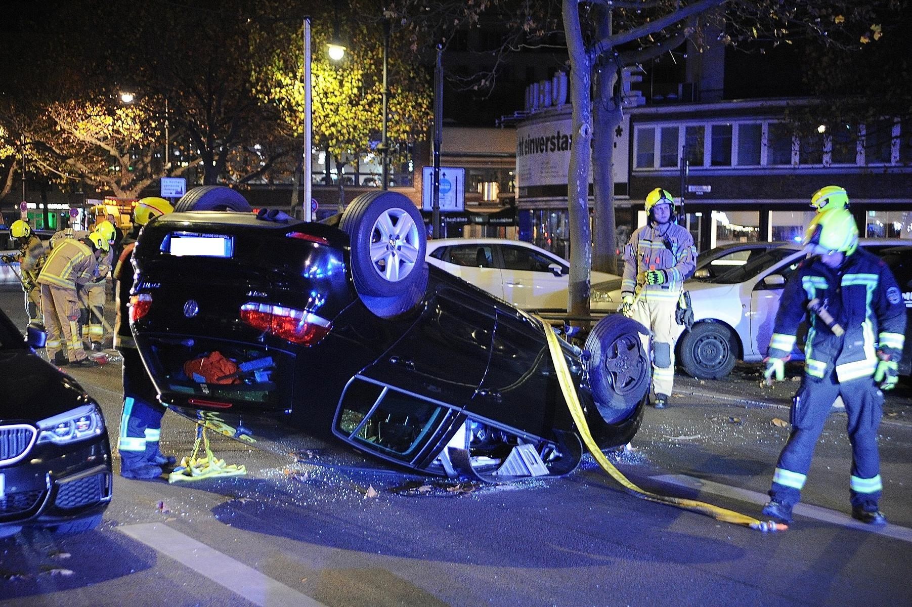 Image - Die völlig irre Rumms-Nacht von Berlin: Fünf Unfälle, ein Porsche 911 ist Schrott, ein Mensch schwer verletzt