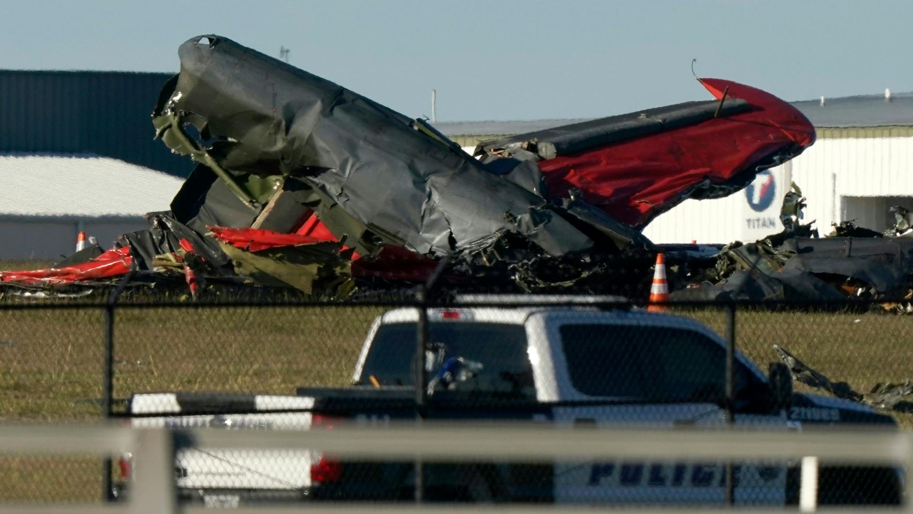 Das Wrack eines der abgestürzten Flugzeuge.