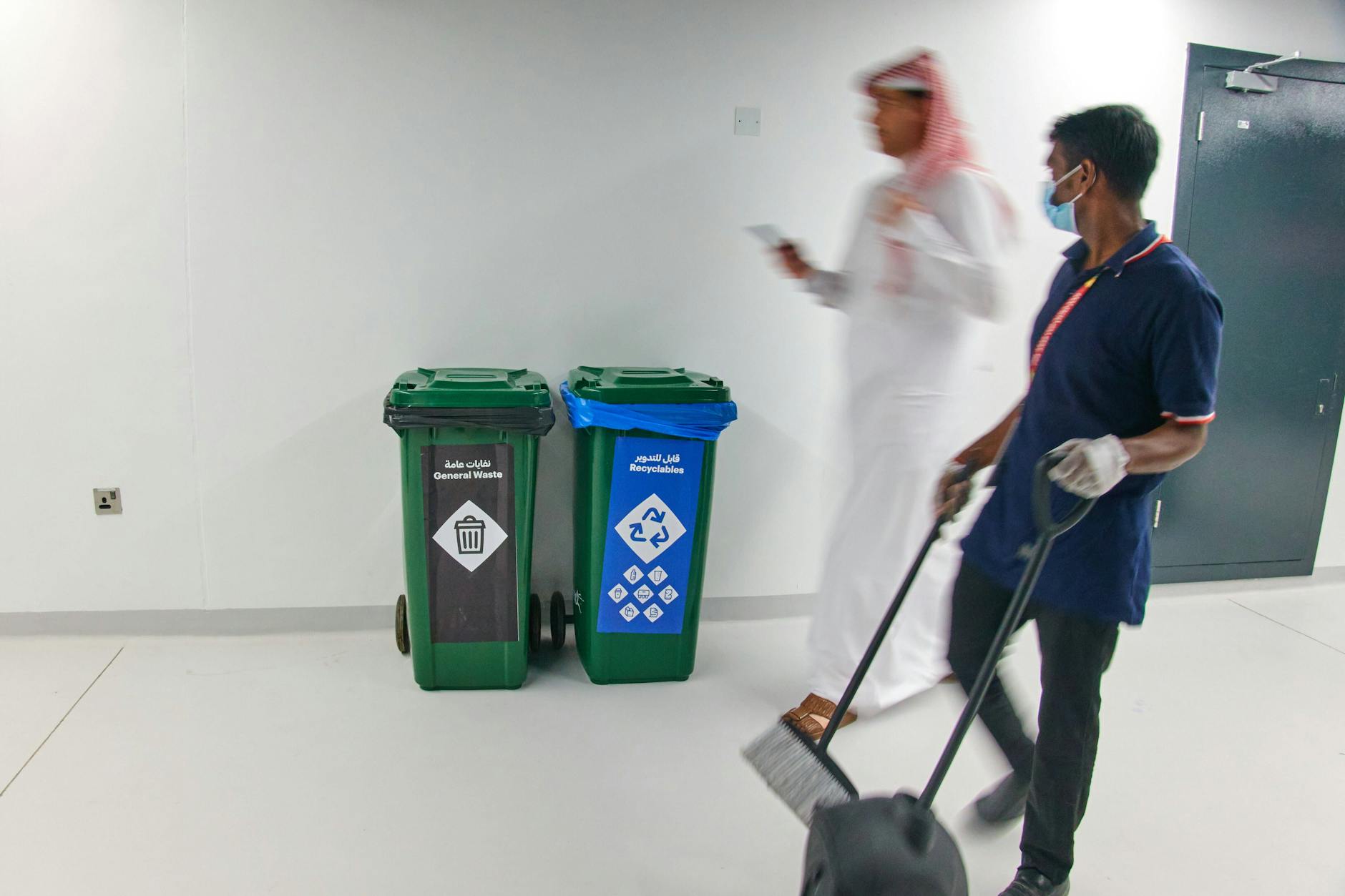 Recycling-Tonnen im Education City Stadion in Doha