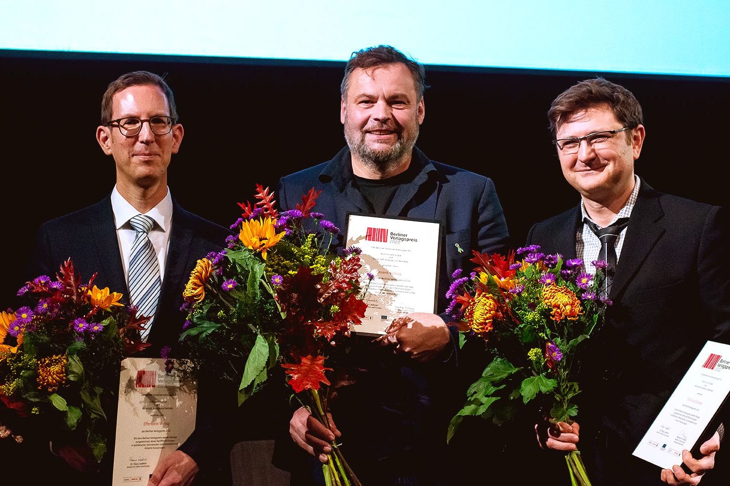 Ausgezeichnet mit dem Großen Berliner Verlagspreis: Johann Ulrich (Mitte) für den Avant Verlag. Den Berliner Verlagspreis erhalten der Elfenbein Verlag (Ingo Držečnik, links) und Ciconia Ciconia (Wladimir Velminski, rechts). 