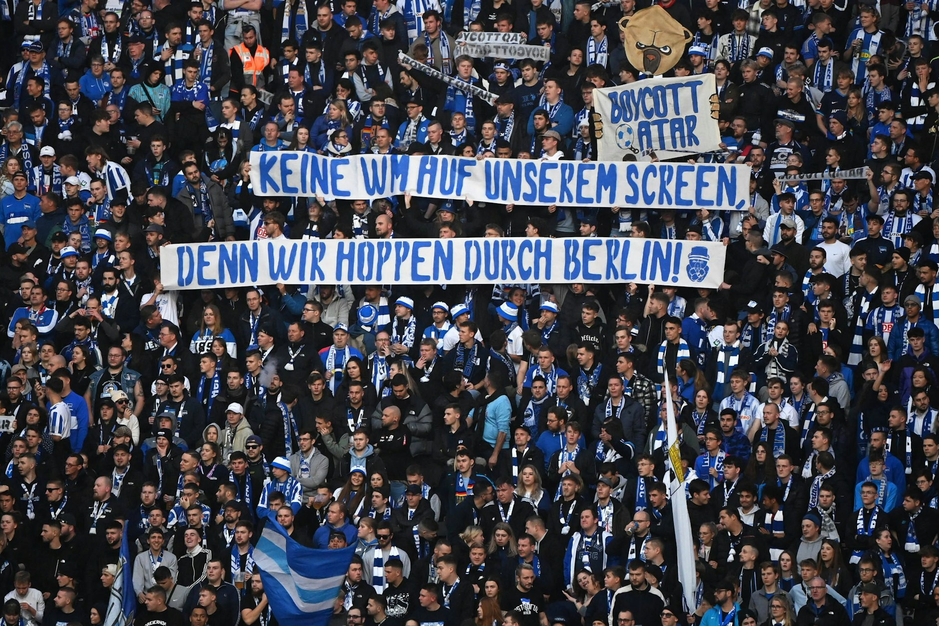 Herthas Fans und Mitglieder positionieren sich deutlich zur bevorstehenden Fußballweltmeisterschaft in Katar.